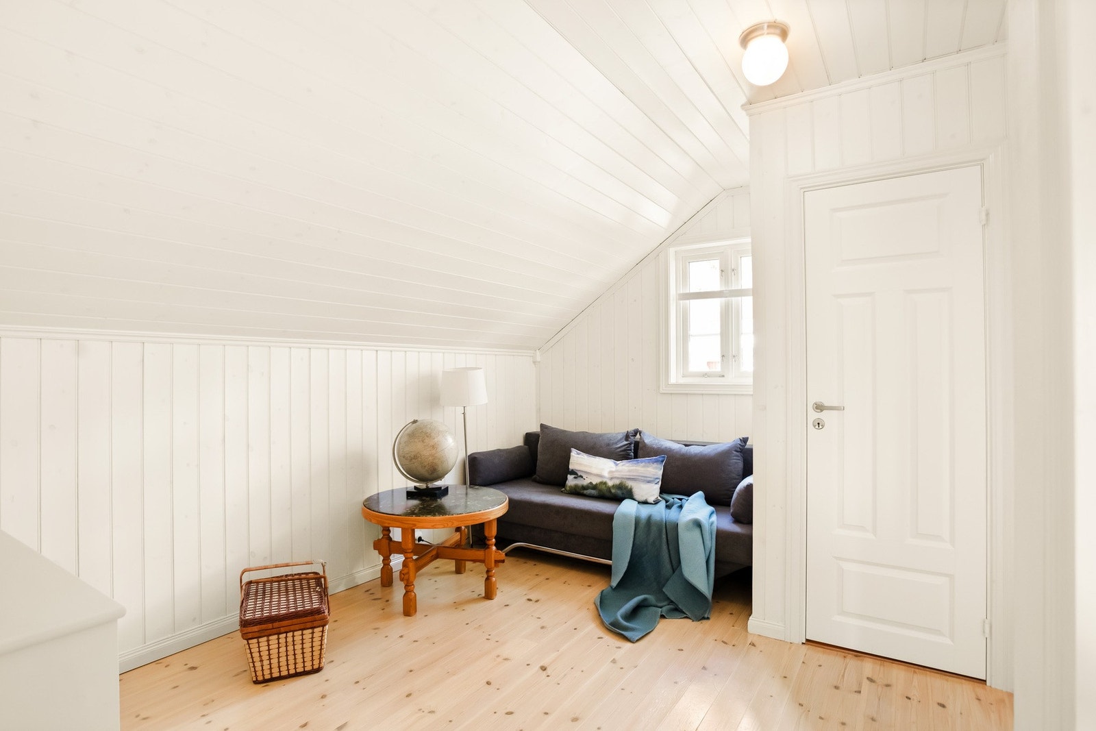 Fin loftstue med god plass til ønsket innredning! Galleribilde