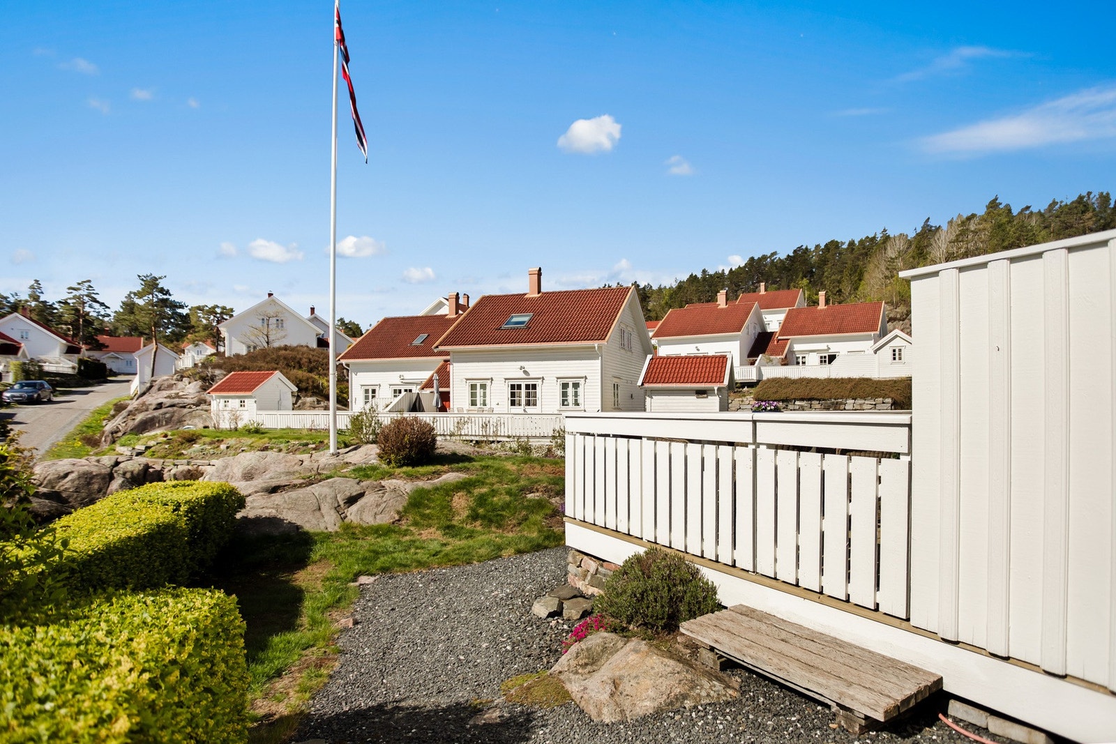 Her bor du i et attraktivt og veletablert hytteområde med en harmonisk kombinasjon av spredt- og tettbebygd fritidsbebyggelse. Galleribilde