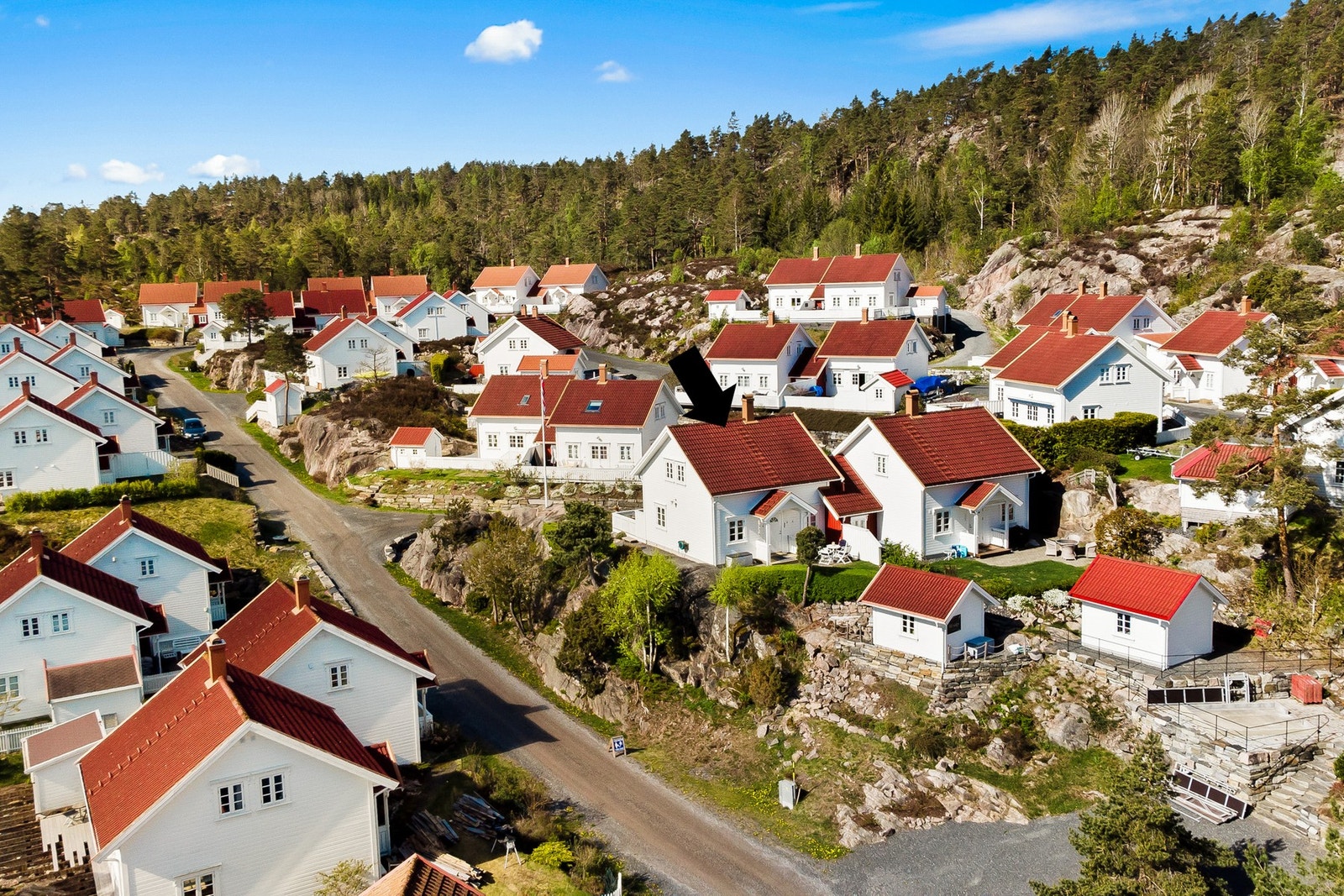 Gode solforhold på eiendommen med sørvendt terrasse Galleribilde