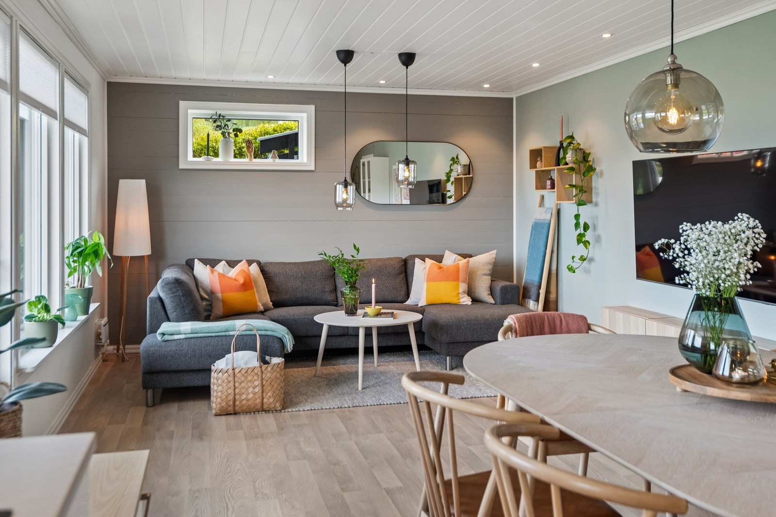 Stuen har god plass til sofagruppe. Galleribilde
