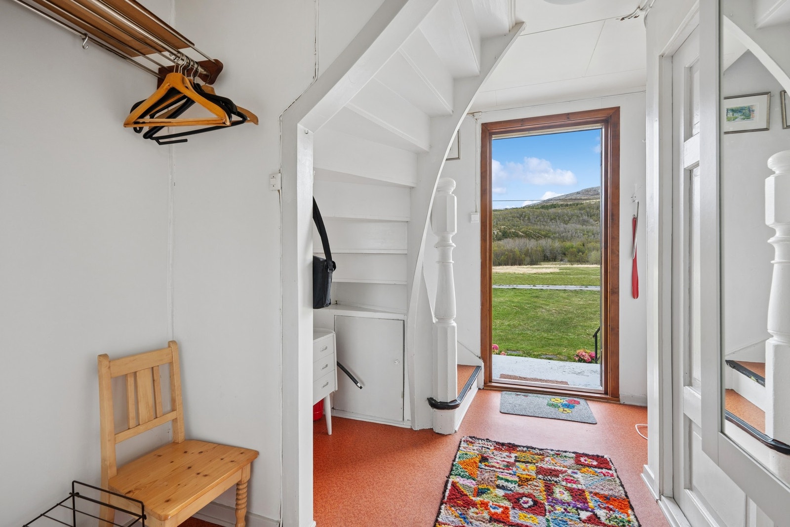 Fra inngangspartiet er det direkte utsyn mot det åpne landskapet. Galleribilde
