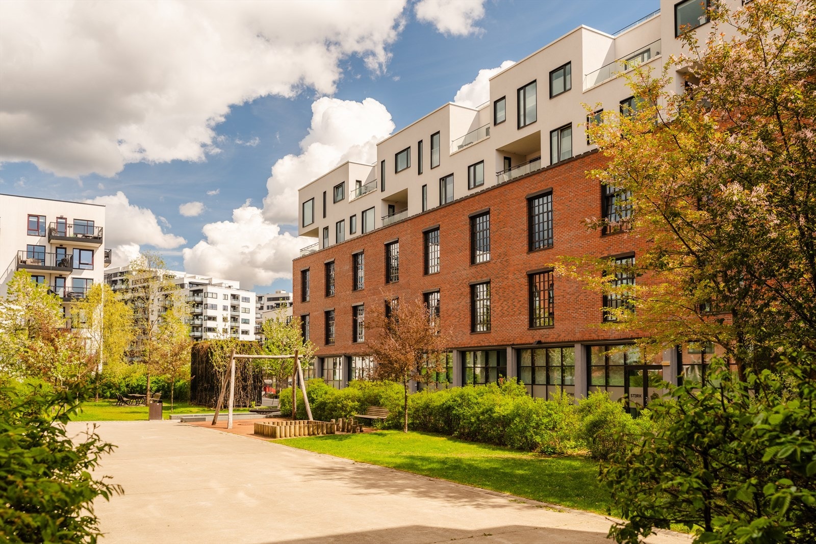 Området er barnevennlig med flere lekeplasser og grøntområder. Galleribilde