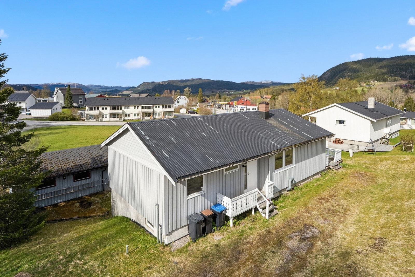 Enebolig med garasje fra 2005. Galleribilde