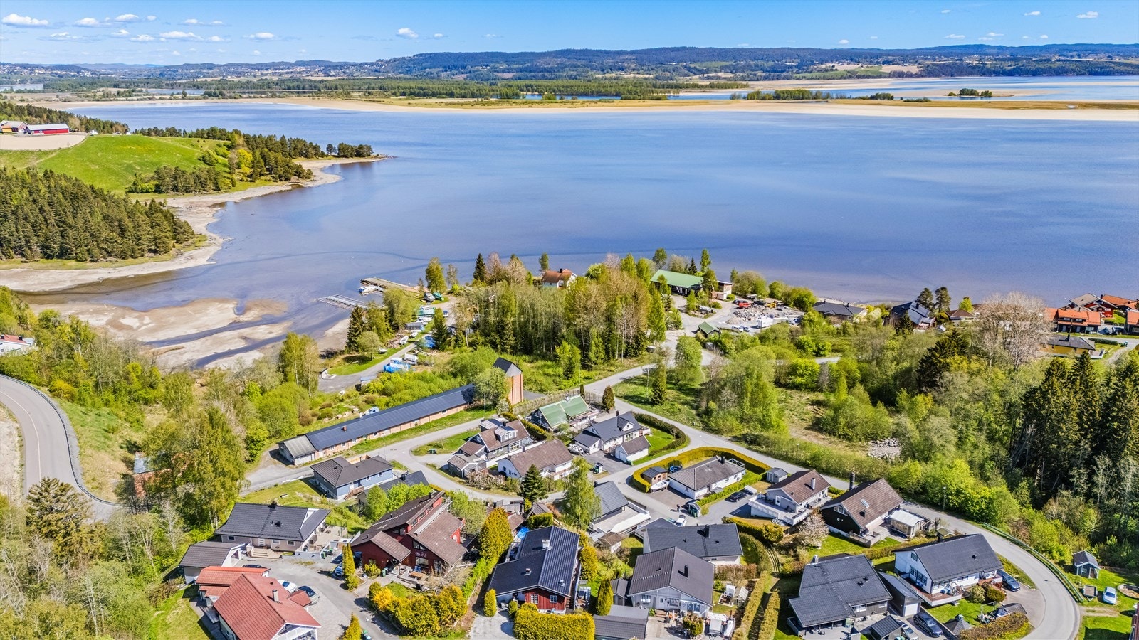 Idyllisk beliggenhet langs Øyeren. Galleribilde