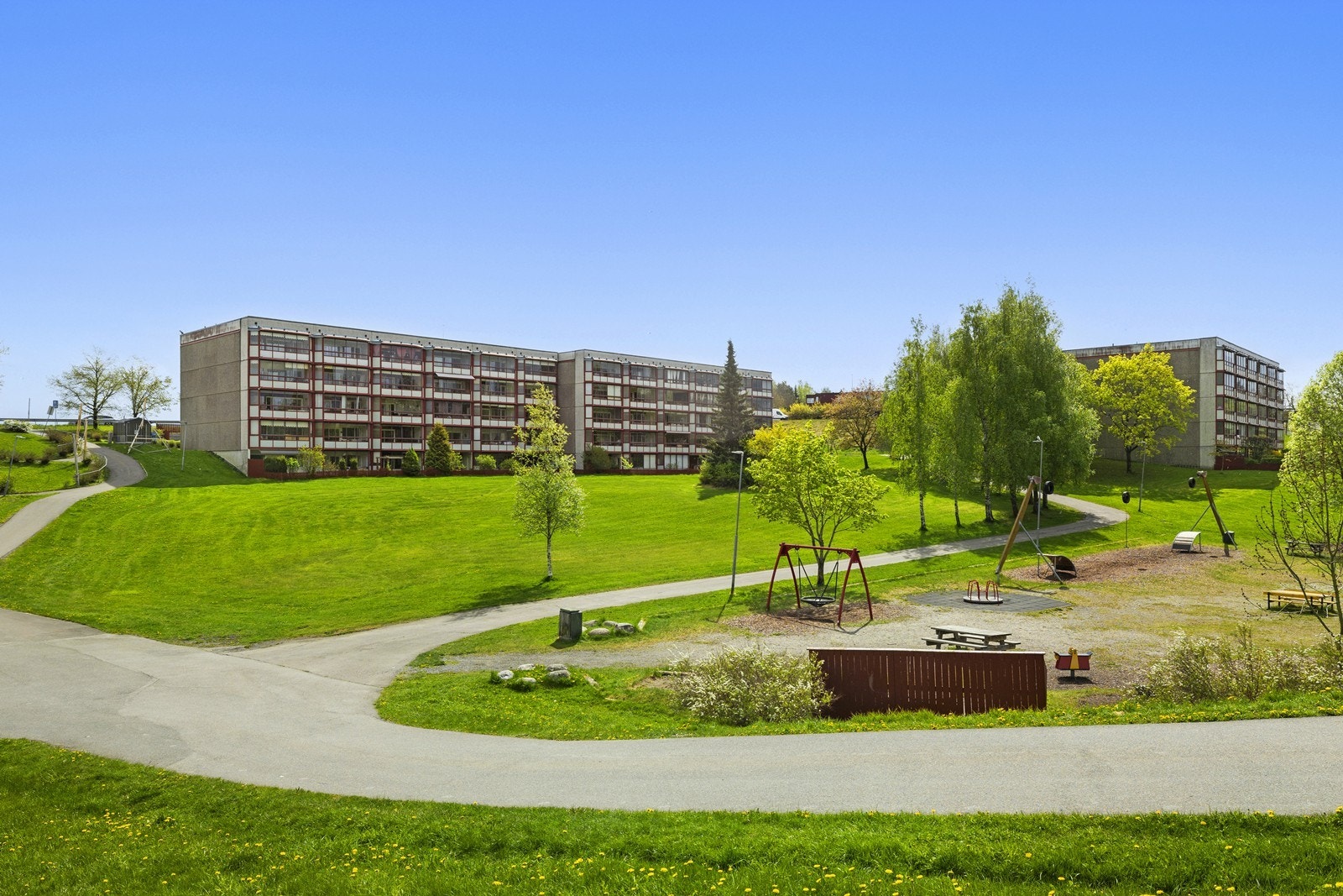 Med gangavstand til flere barnehager og skoler, som Gjellerås skole og Stav skole, er logistikken enkel. Galleribilde