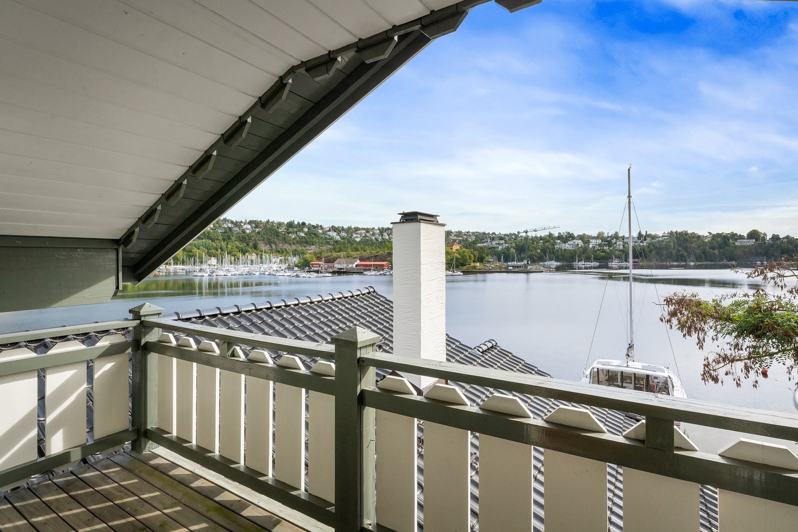 Overbygget balkong med utgang fra loftstuen Galleribilde
