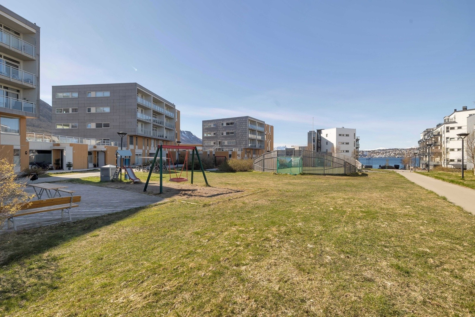 Tomasjordnes 250 ligger svært godt plassert i et etablert boligområde på fastlandet Galleribilde