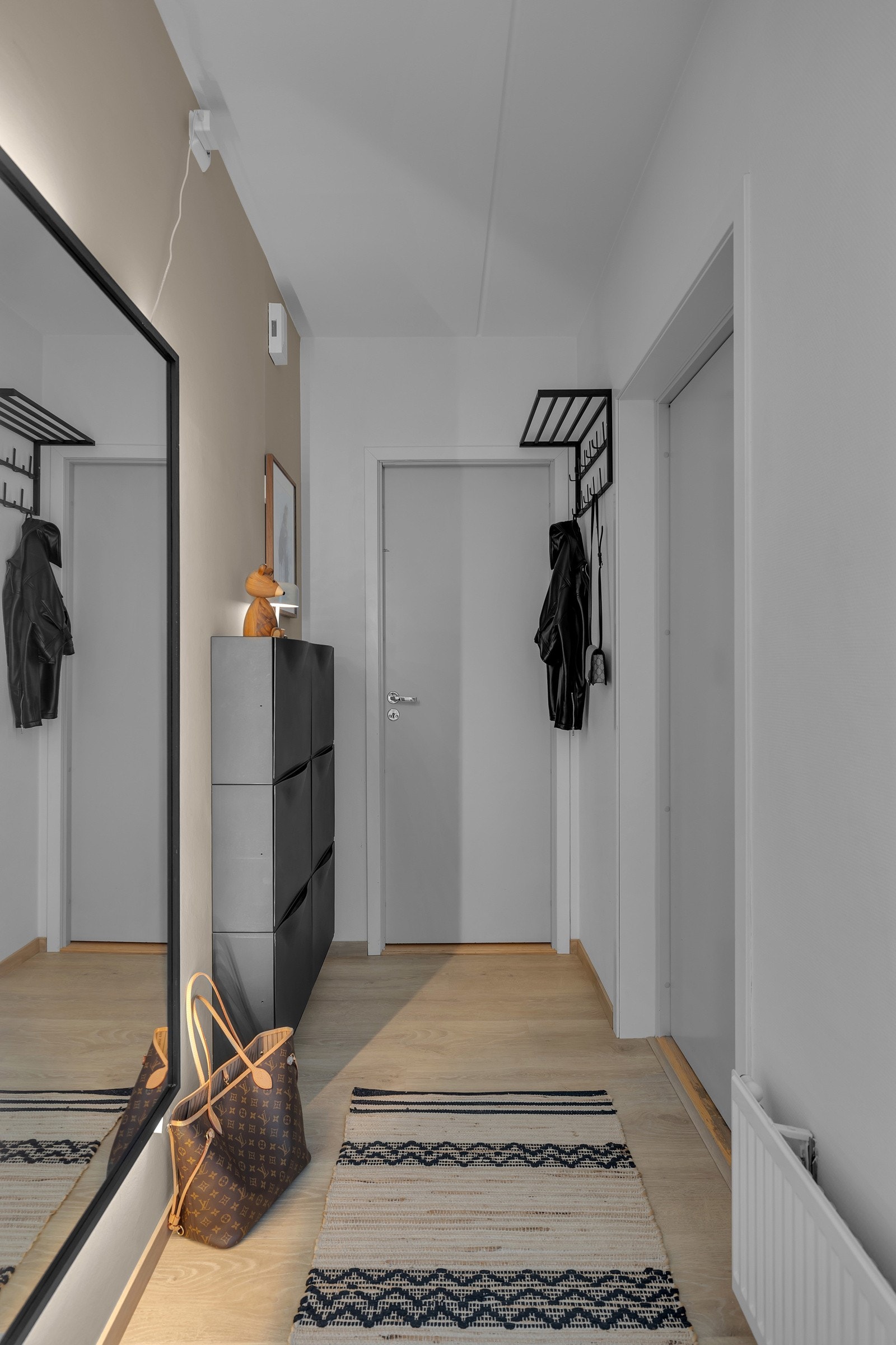 Velkommen inn! Det første som møter deg er dette fine inngangspartiet Galleribilde