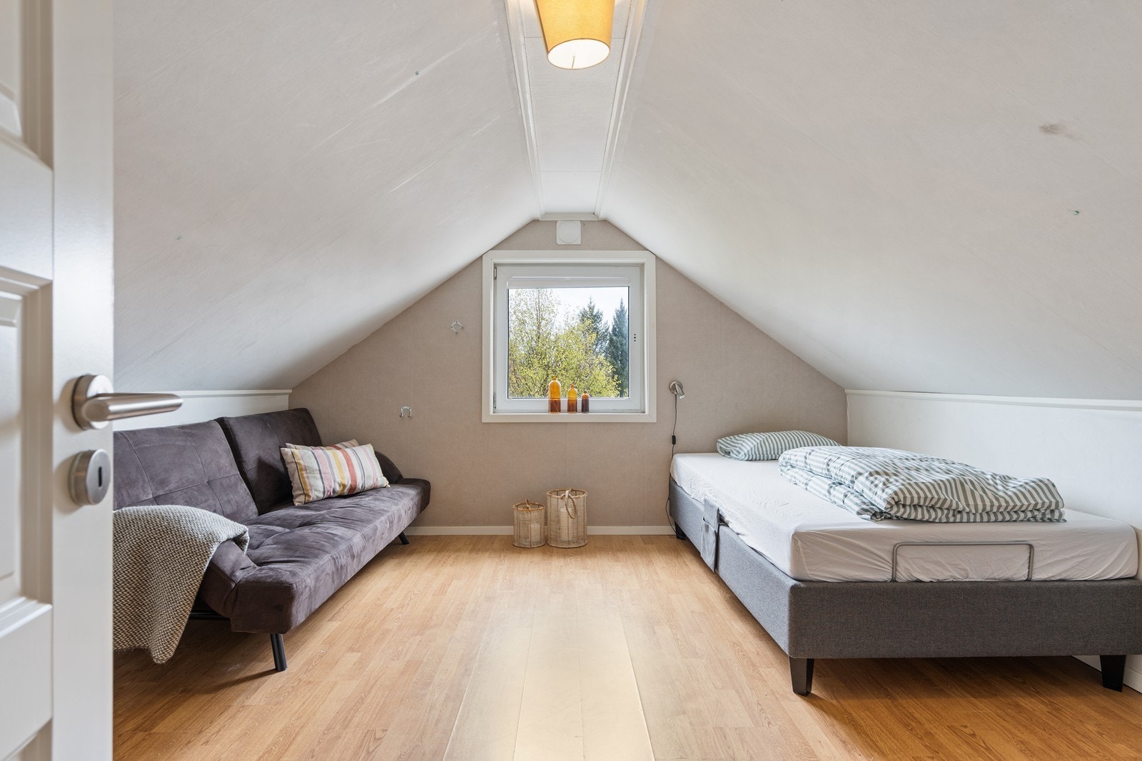 - På loft er det to stk soverom og gang - Galleribilde