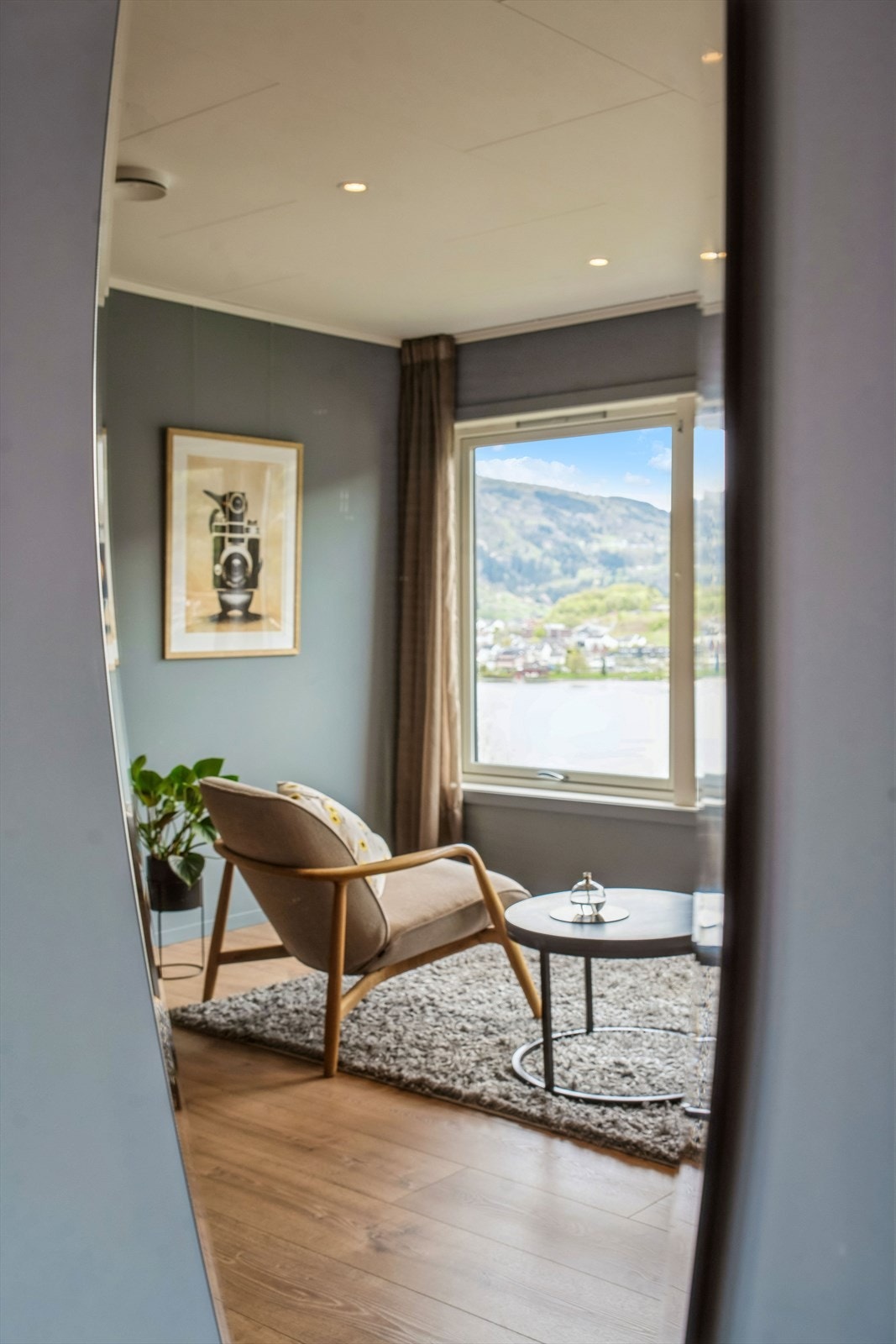 Ledbelysning og moderne overflater. Galleribilde
