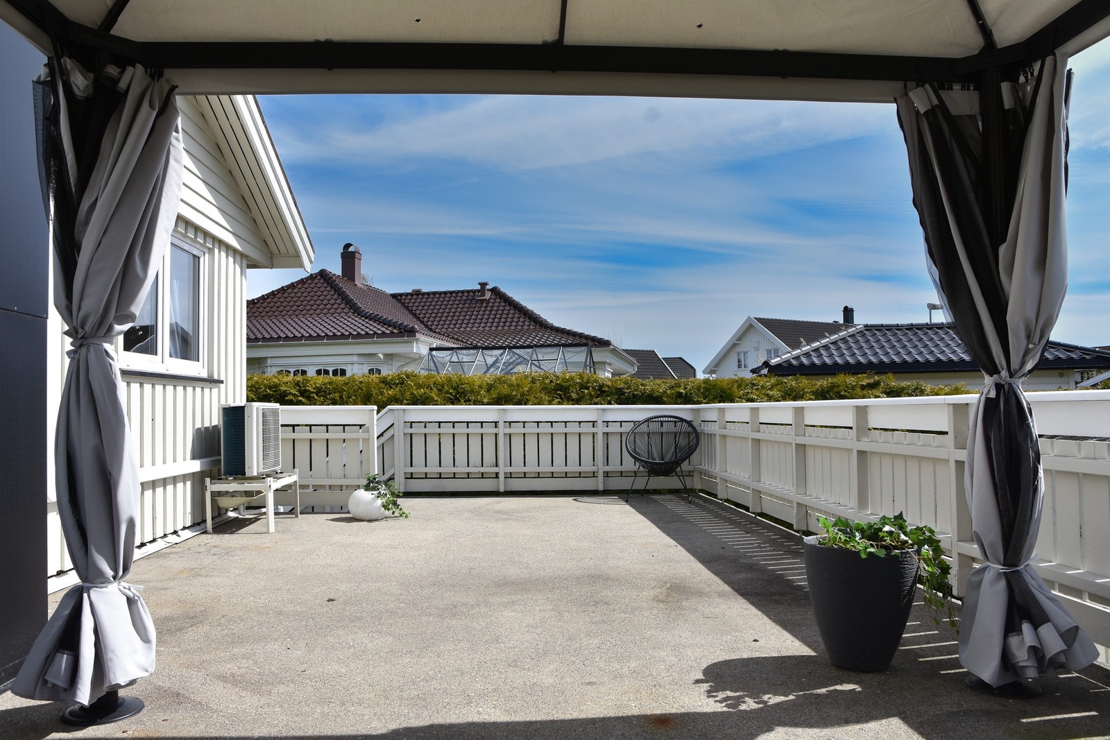 Uteplasser hvor du kan følge solen Galleribilde