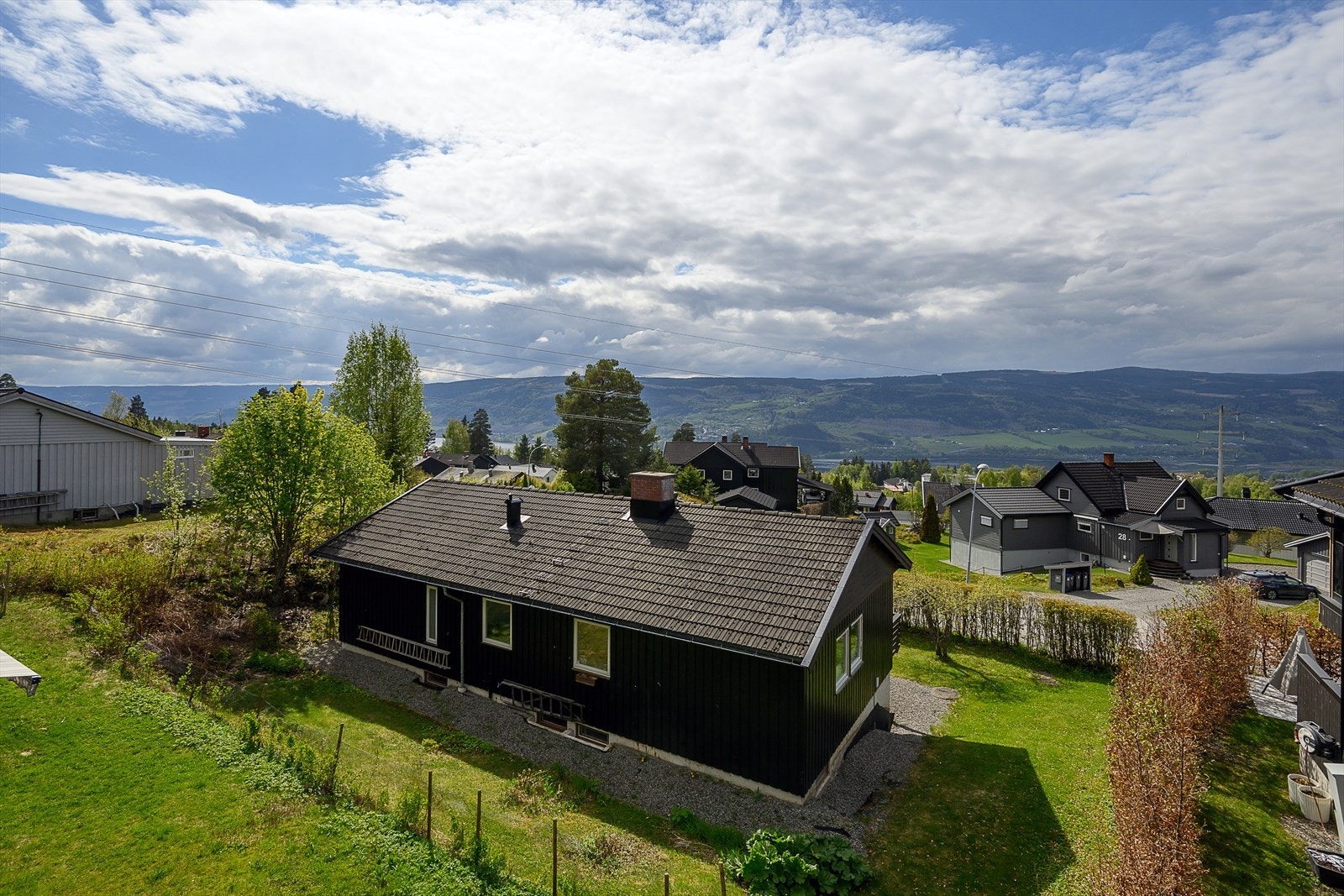 Furubakken 29 ligger i et stille og rolig, veletablert boligområde. Galleribilde