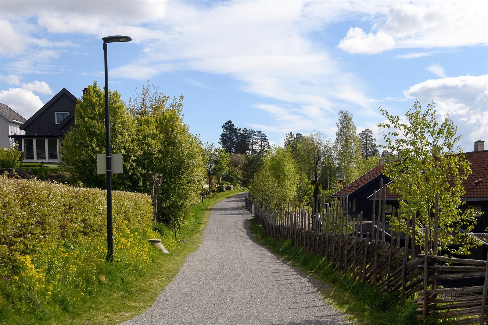 Herfra er det umiddelbar nærhet til lysløypa og marka, perfekt for en aktiv familie. Galleribilde
