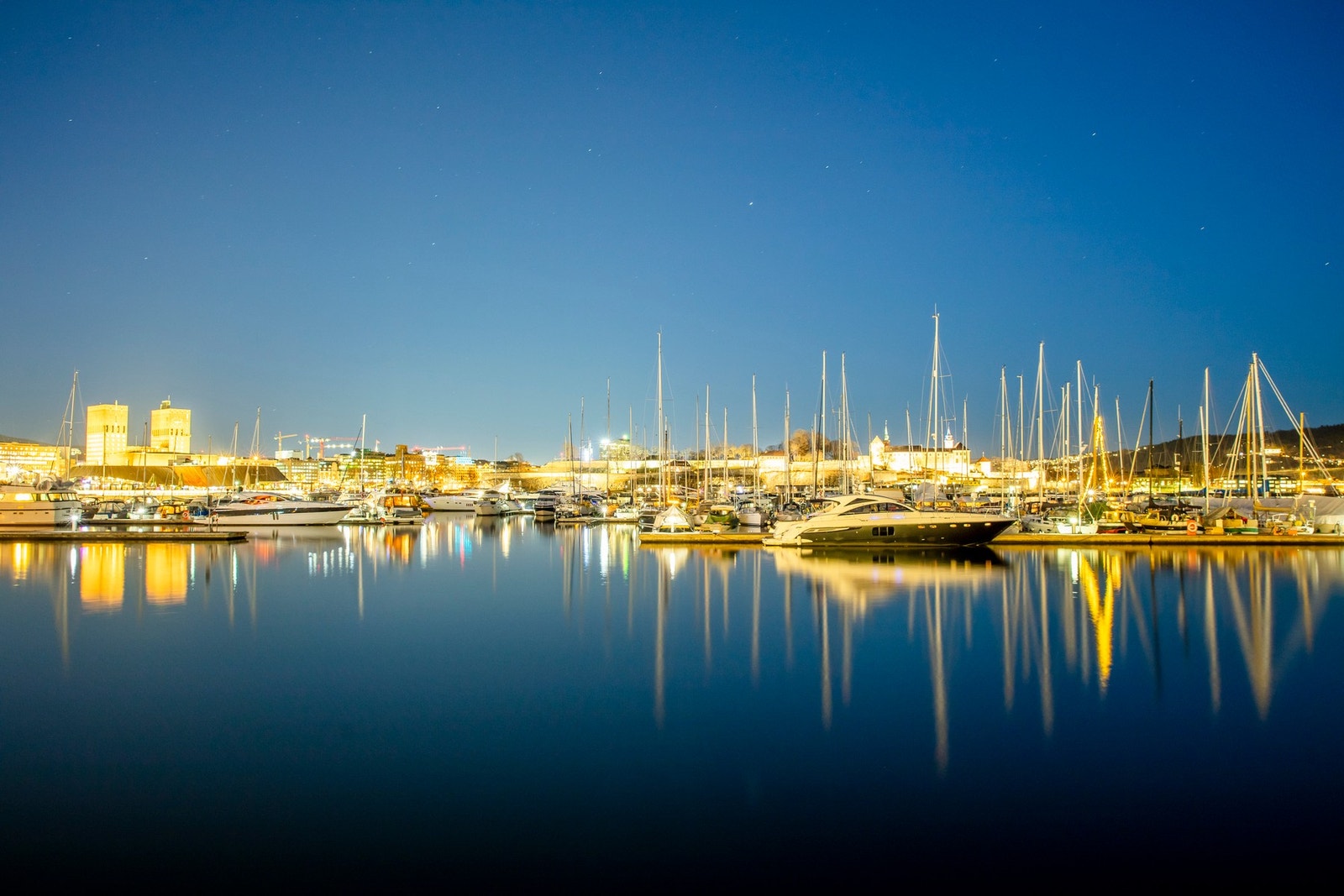 Aker Brygge Marina. Galleribilde