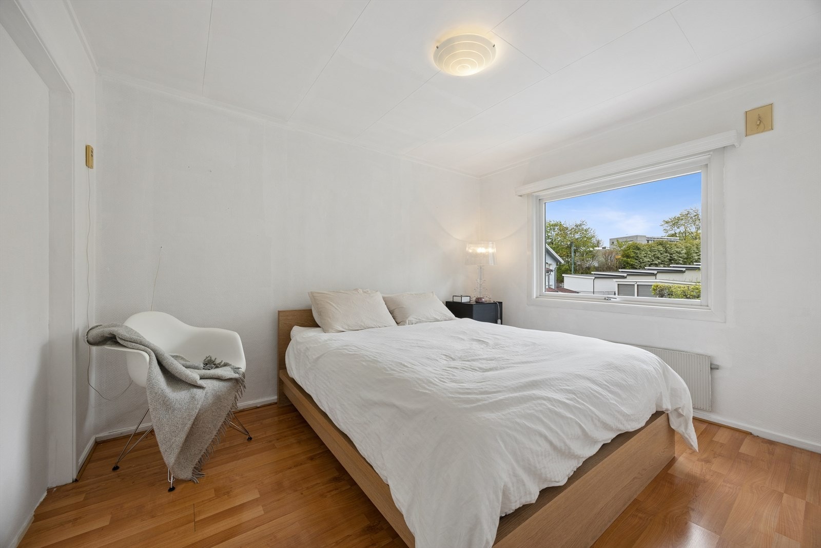 Soverom 4 - Stort soverom med god plass til soveromsmøblement. Galleribilde