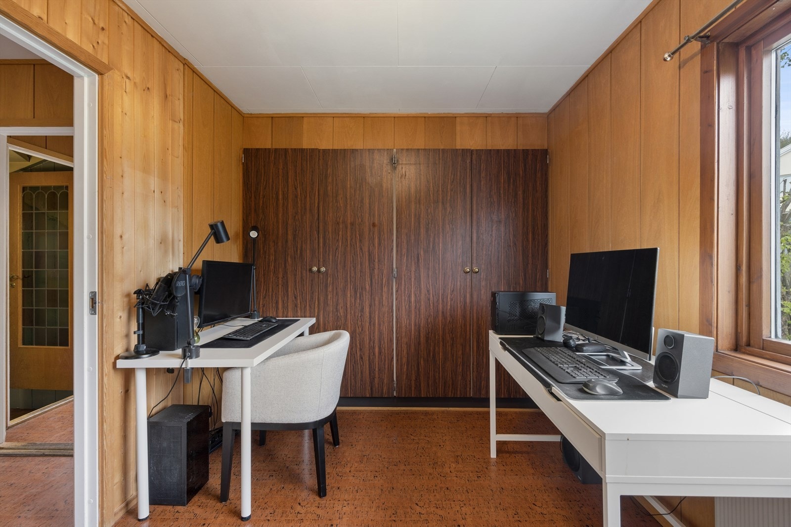 Soverom 3 - Soverom med plassbygd skap er i dag benyttet som kontor. Galleribilde