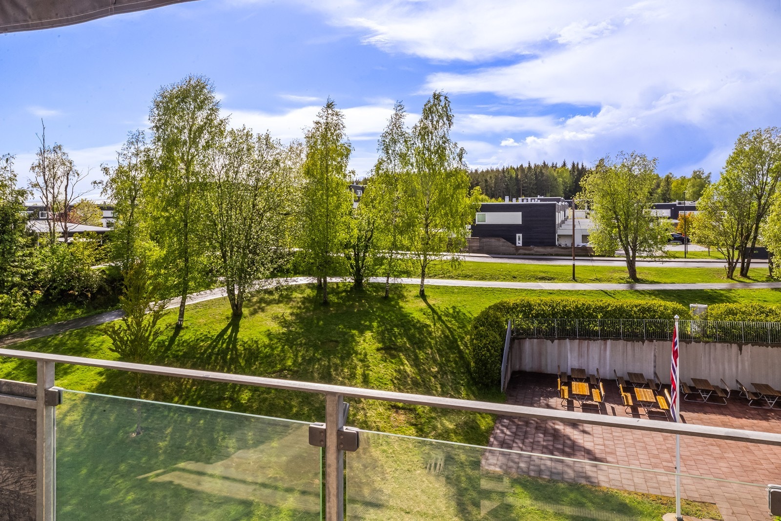 En fin plass å sitte, spesielt gjennom sommerhalvåret. Galleribilde