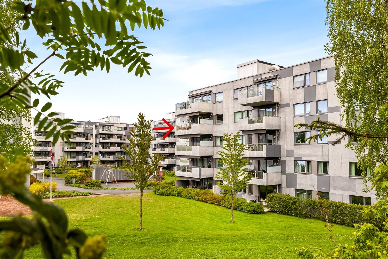 Boligen ligger fint til i byggets fjerde etasje, med heis hele veien opp. Galleribilde