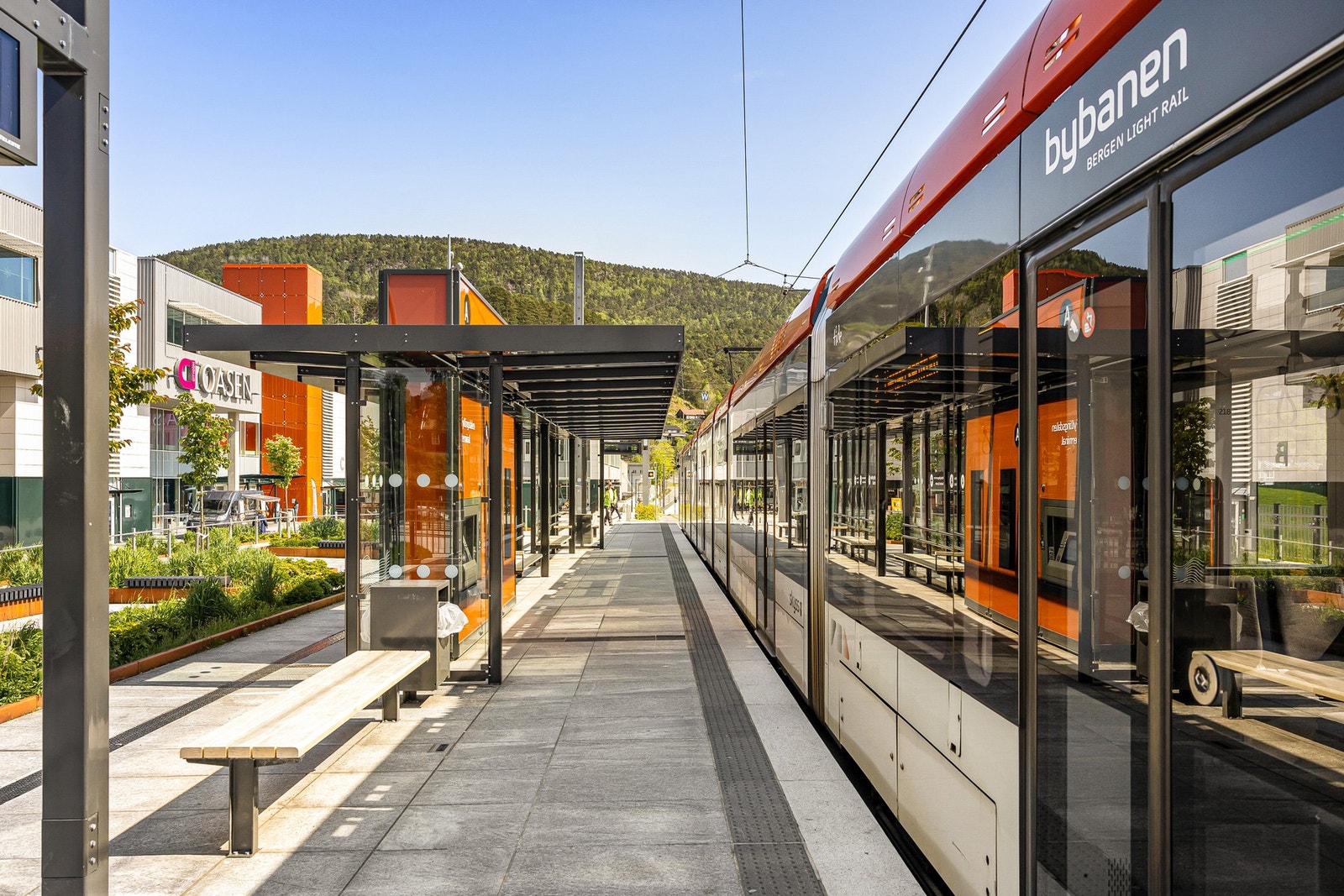 - Fra leiligheten er det ca. 10 minutters gange til Oasen kjøpesenter med Bybanestopp og bussterminal - Galleribilde
