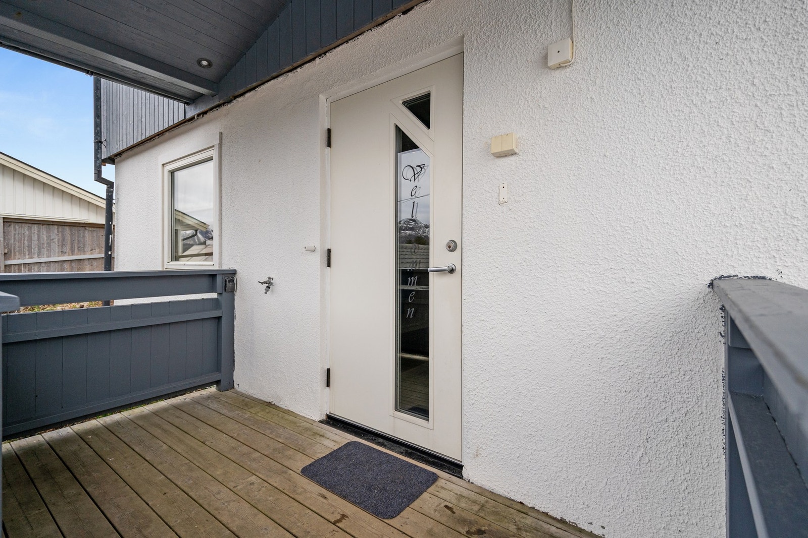 Egen inngang til underetasjen, som ble strippet og bygget opp på nytt i 2010. Galleribilde