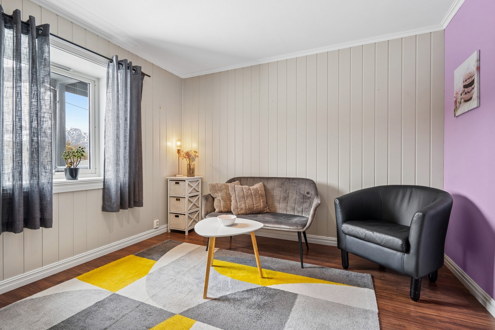 Underetasjen inneholder flere innredede rom som gir fleksible bruksmuligheter. Galleribilde