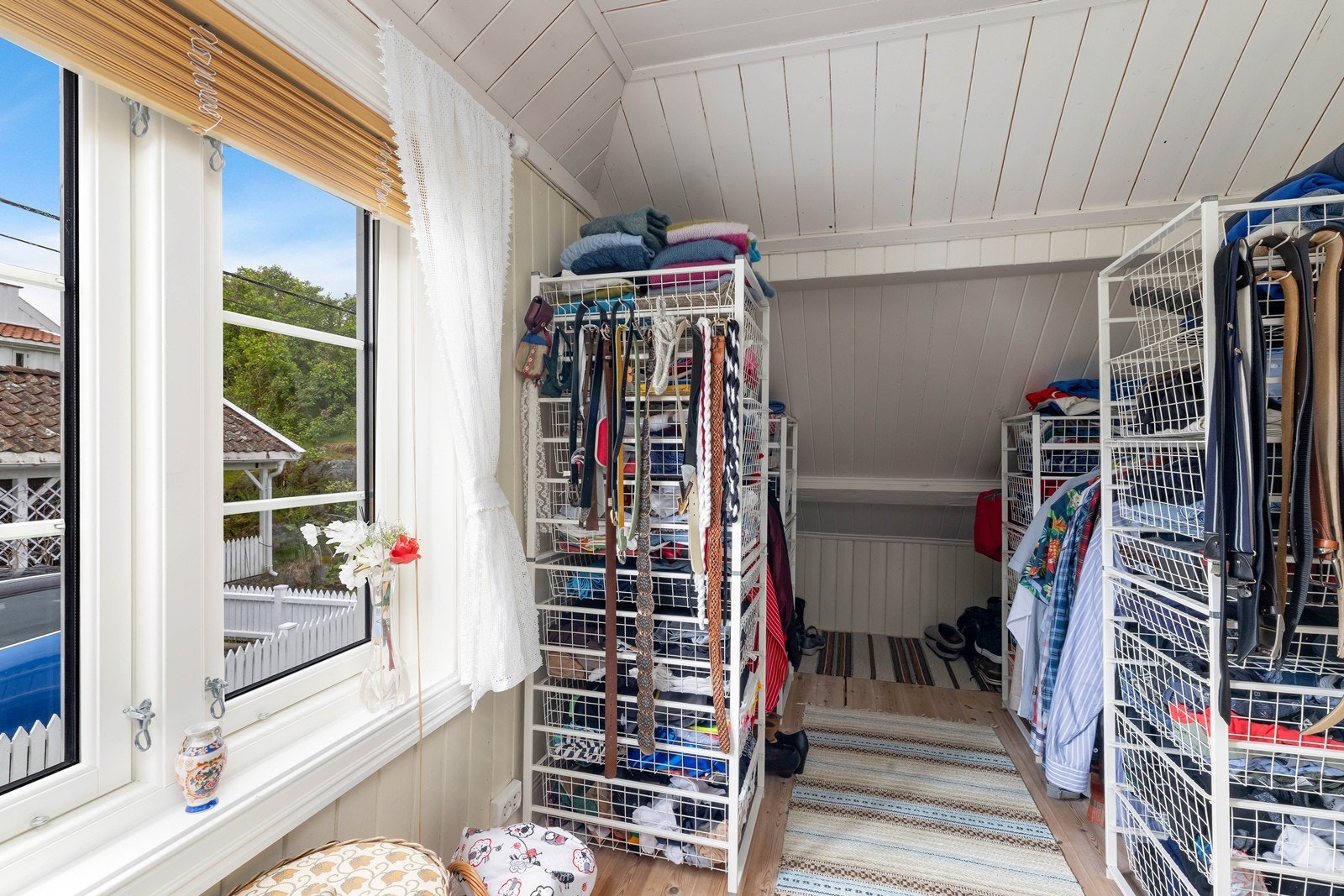 Sovealkove som i dag brukes som garderoberom. Galleribilde