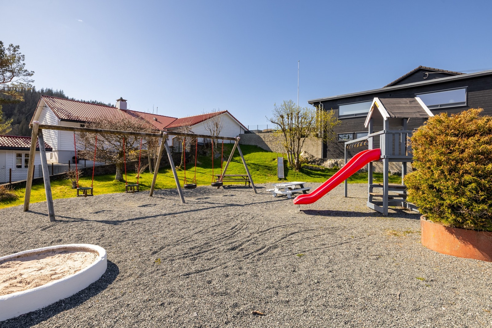 Barnevennlig nabolag og kort vei til flere fasiliteter! Galleribilde