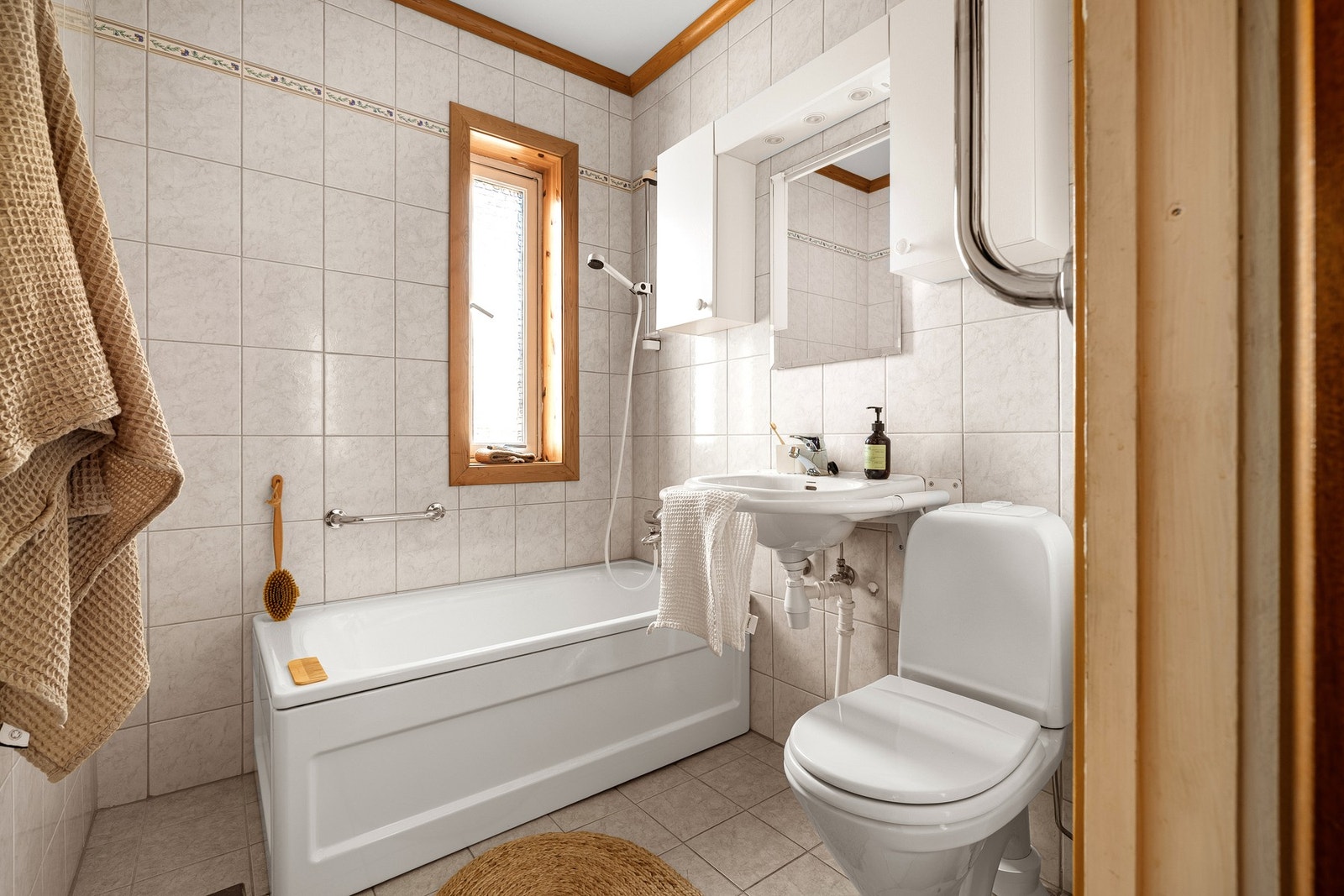 Badet i denne etasjen er hefliset med underliggende varmekabler i gulv. Galleribilde