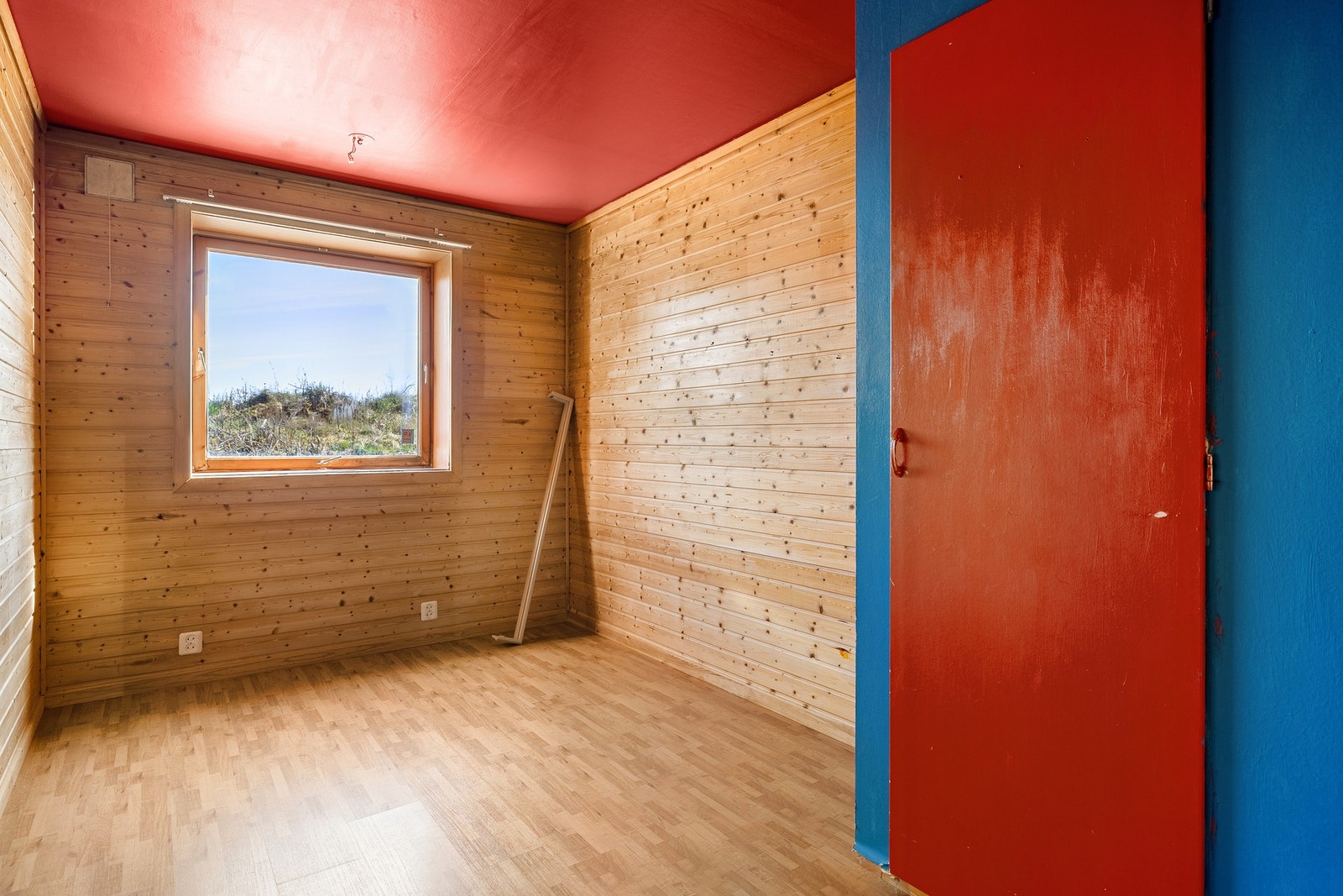 Alle soverommene i etasjen er av fin størrelse og passer både til mindre og eldre barn, samt ungdommer. Galleribilde