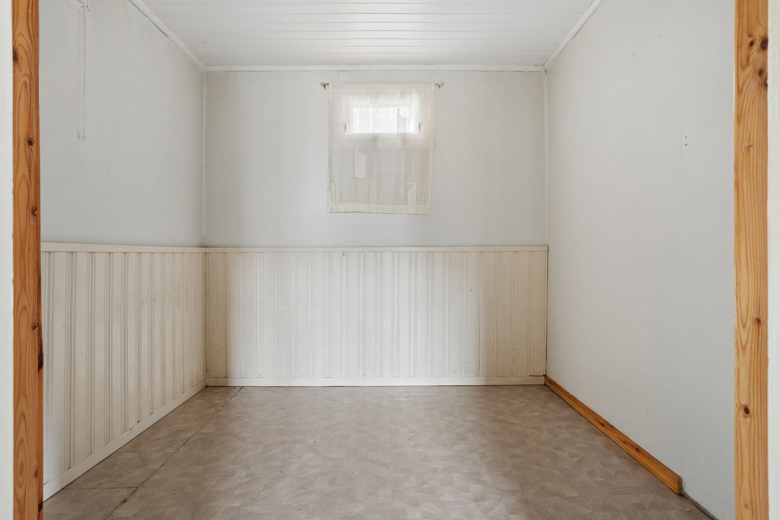 Innredet rom i kjelleren Galleribilde