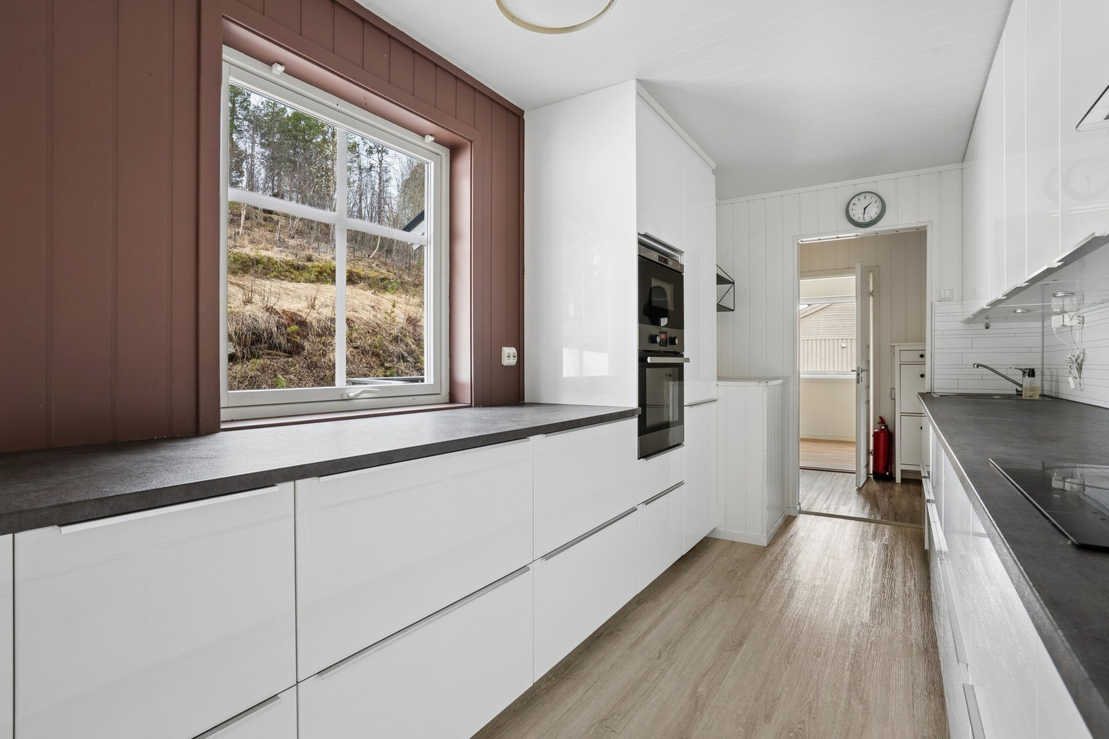 Vinduene i eneboligen er 2-lags trevinduer fra 2015. Galleribilde