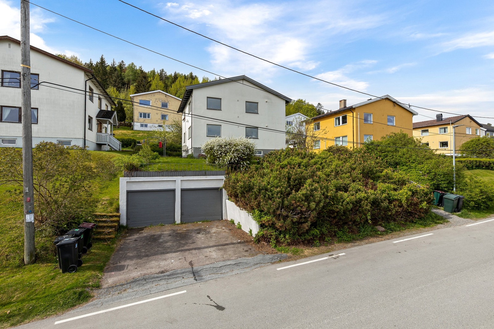 Hel tomannsbolig med dobbelgarasje Galleribilde