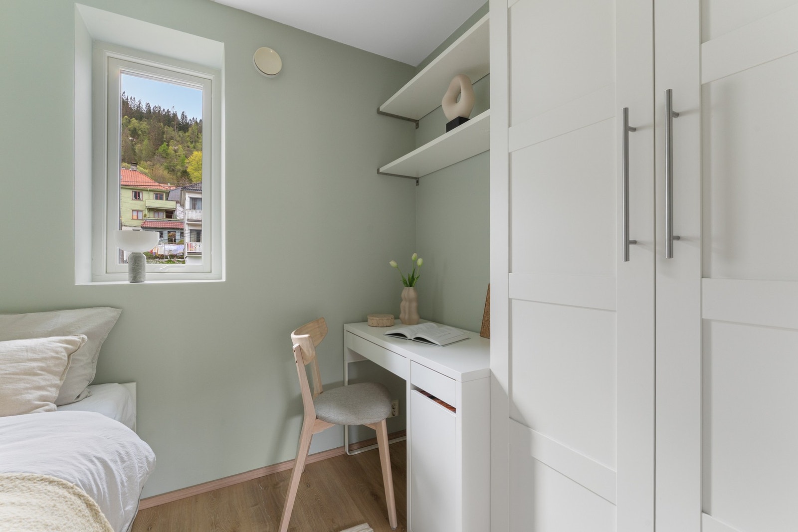 - Dette har selger brukt som både kontor og gjesterom - Galleribilde
