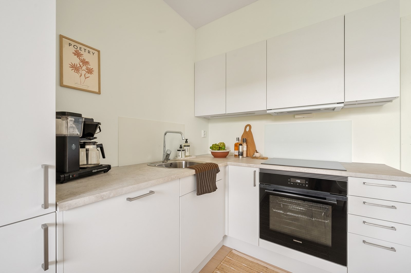 Backsplash bak vask og koketopp. Galleribilde
