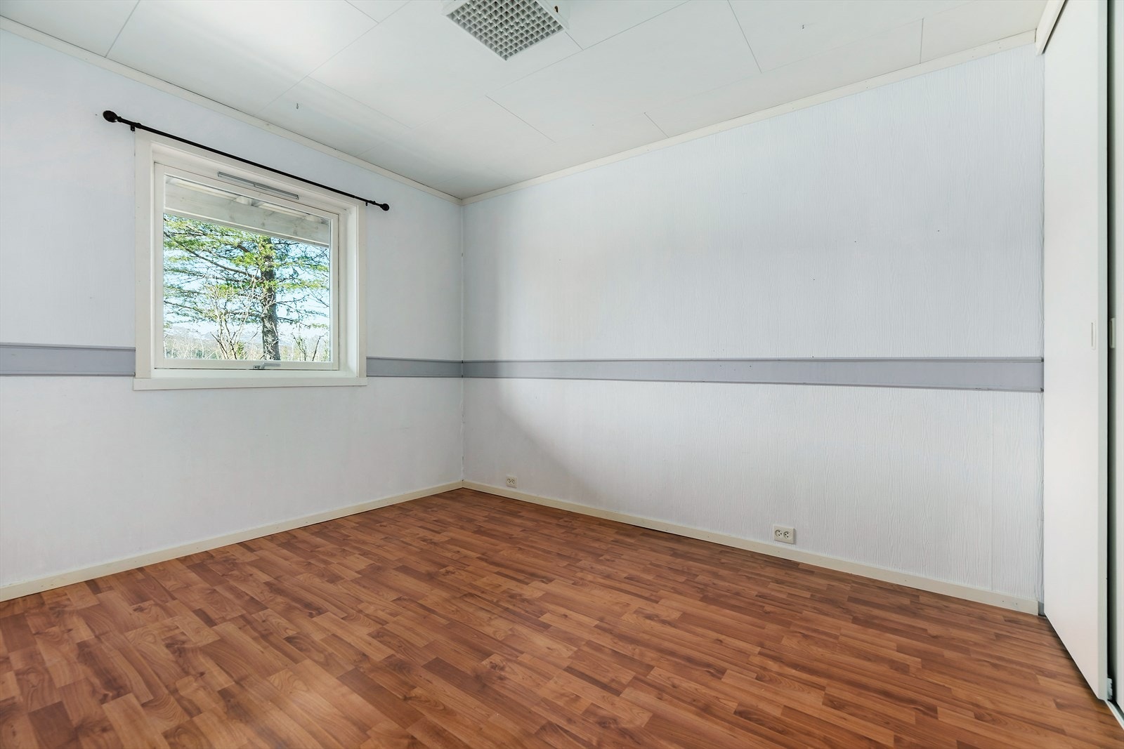 Soverom nr. 2 i sokkeletasjen Galleribilde