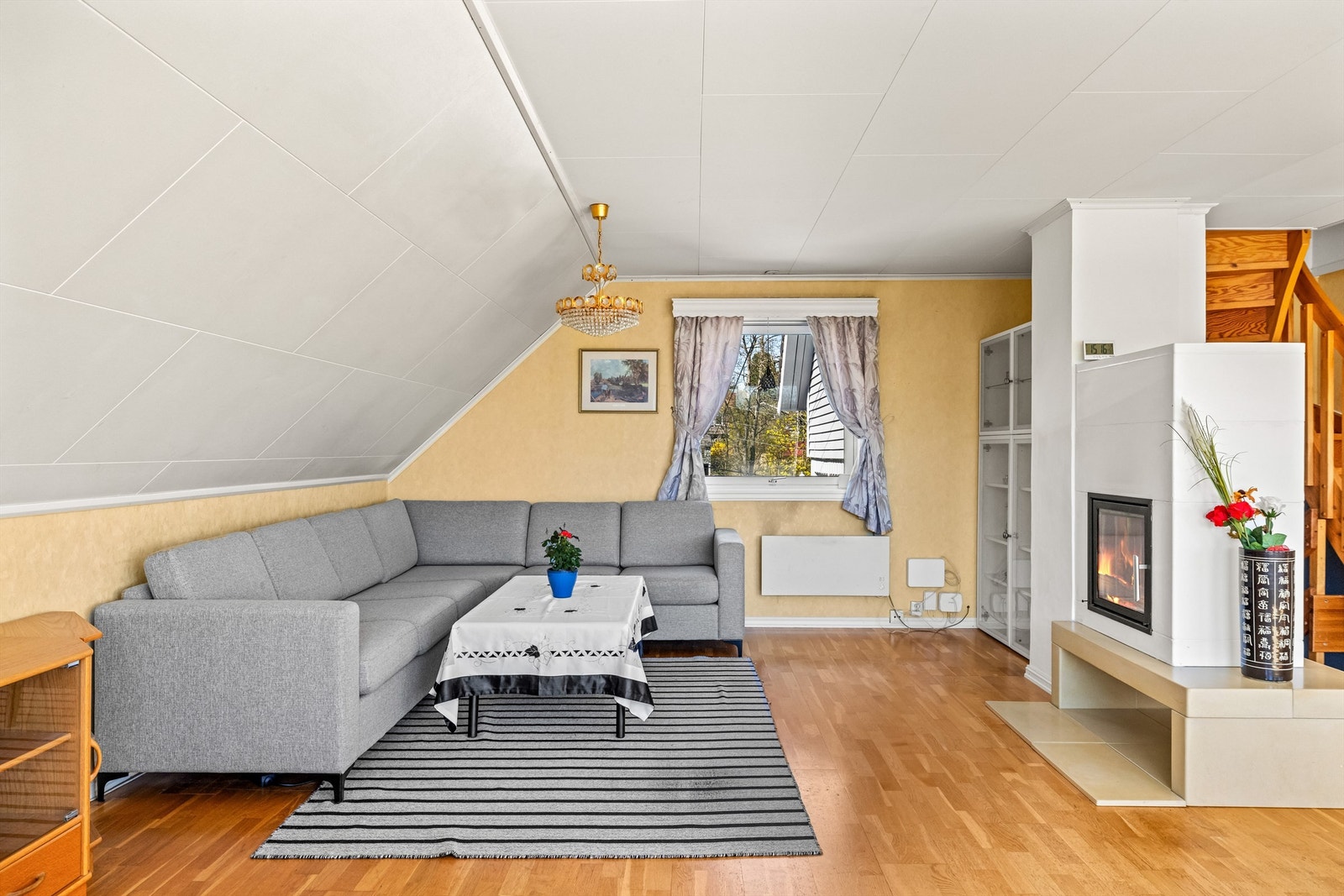 En vedpeis gir både varme og en hyggelig atmosfære på kalde dager. Galleribilde