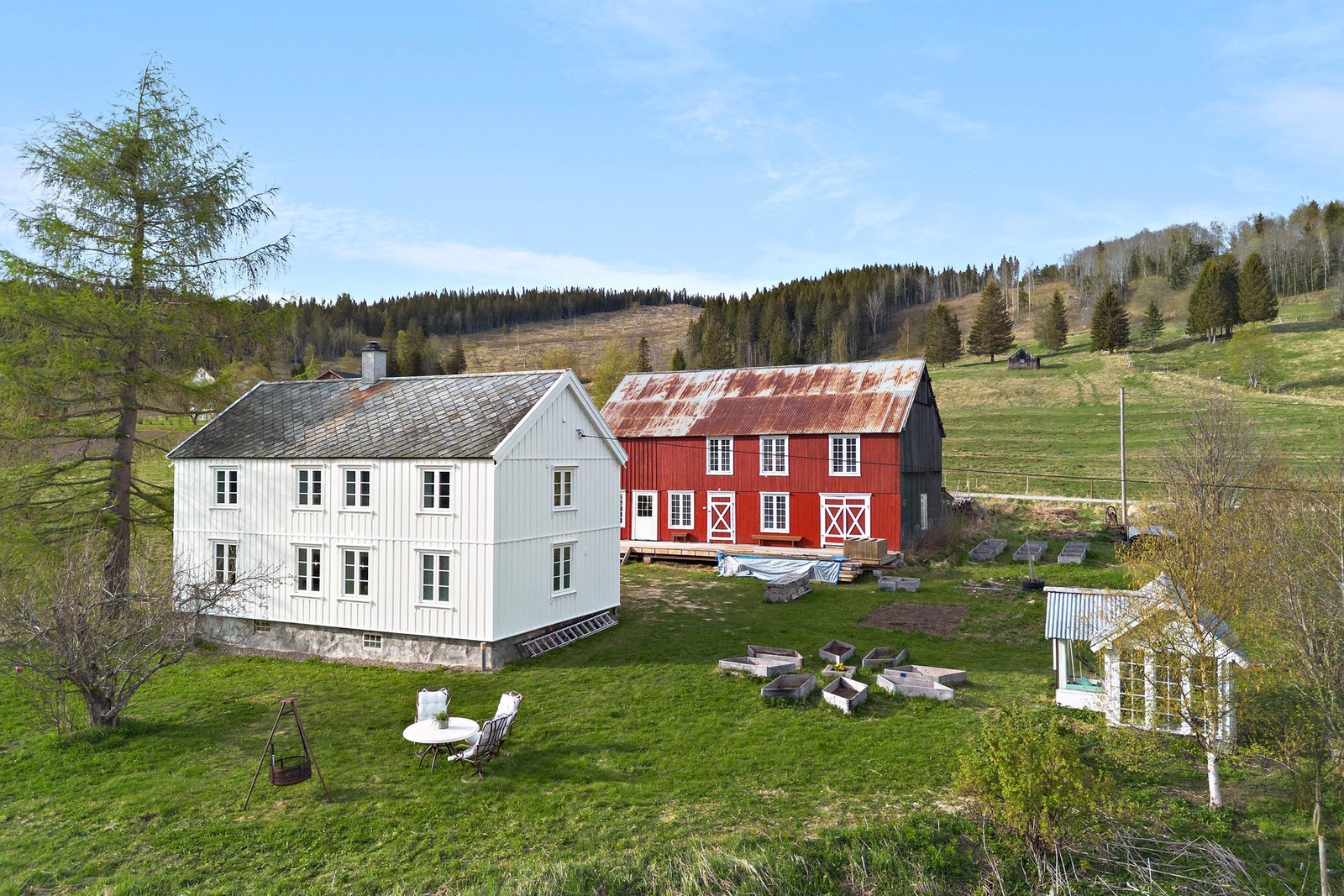Velkommen til Bergslia 88! En sjarmerende og landlig eiendom med småbruksfølelse, rett utenfor Selbu sentrum. Galleribilde