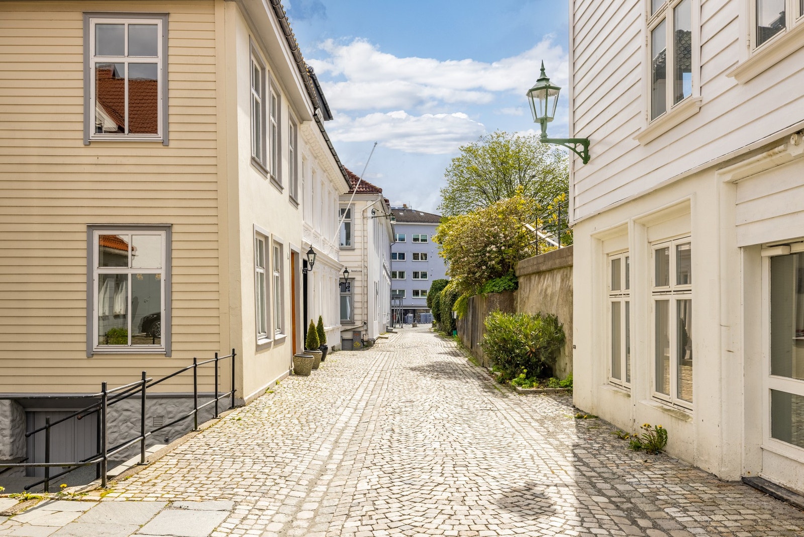 Eiendommen har en egen uteplass hvor du kan nyte solfylte dager med venner eller familie. Galleribilde