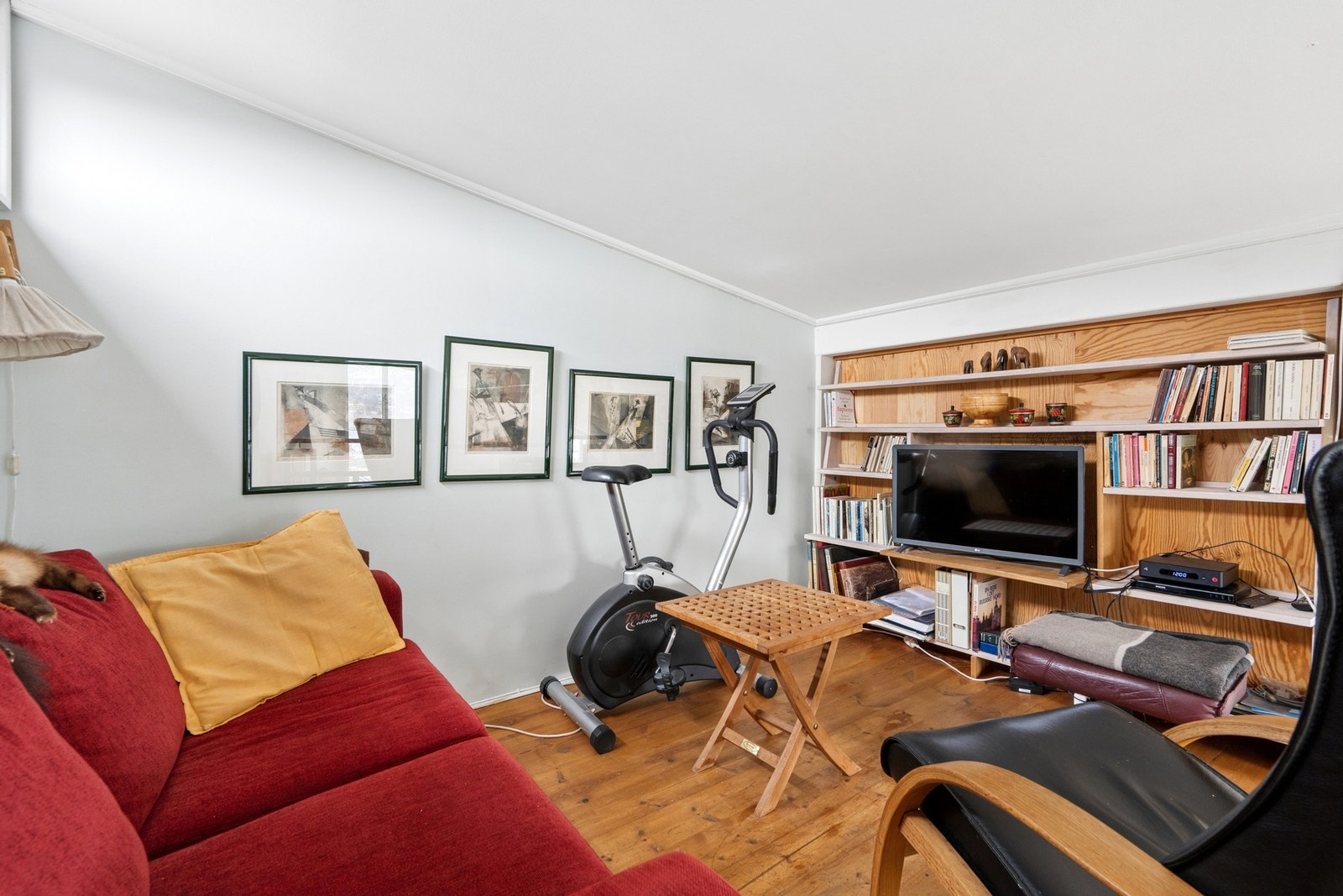 Loftstuen på hemsen er et fleksibelt areal, som kan innredes som kontor, TV-stue etc. Galleribilde
