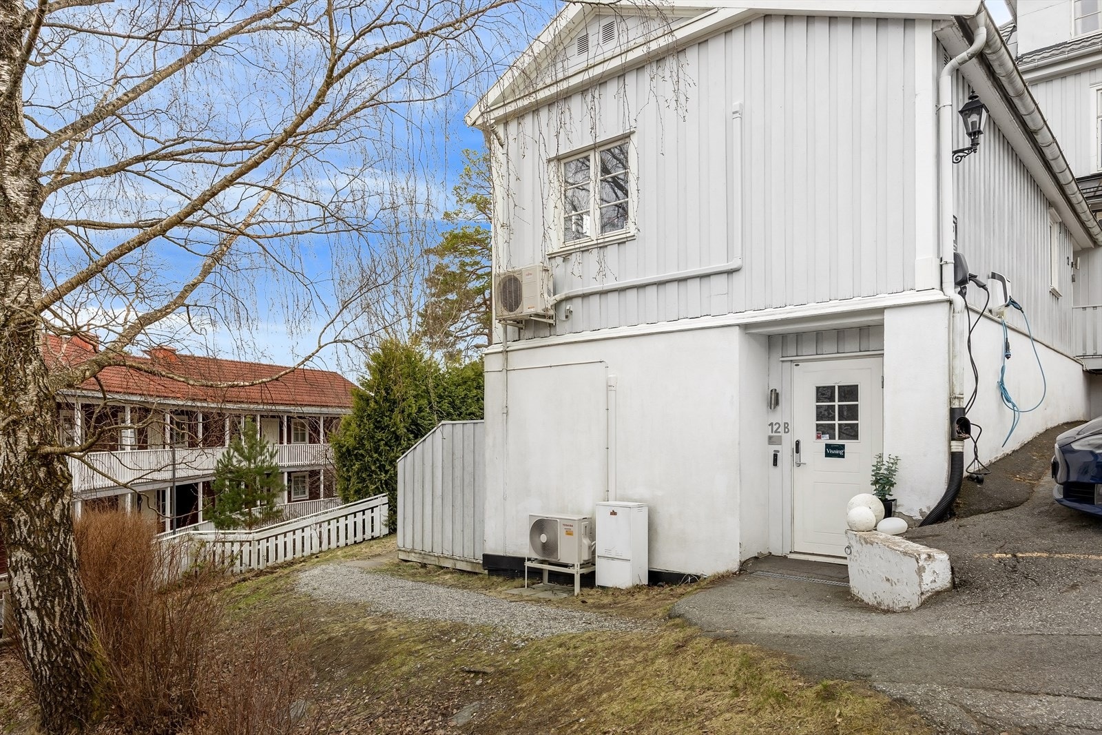 Egen inngang. Galleribilde