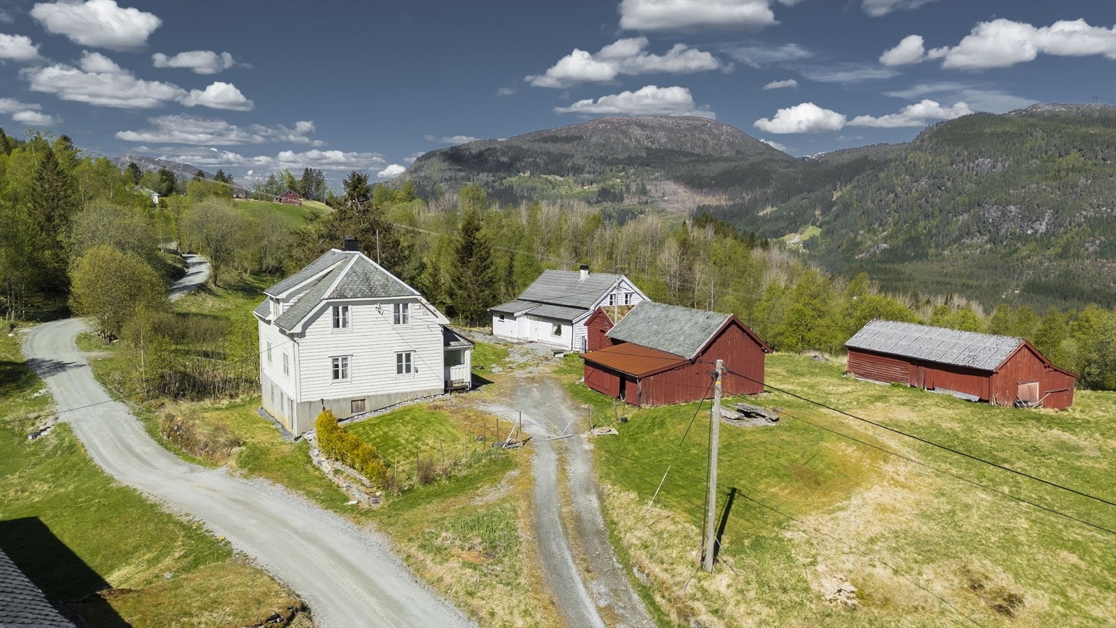 Hovedhuset er oppført på 1930-talet Galleribilde