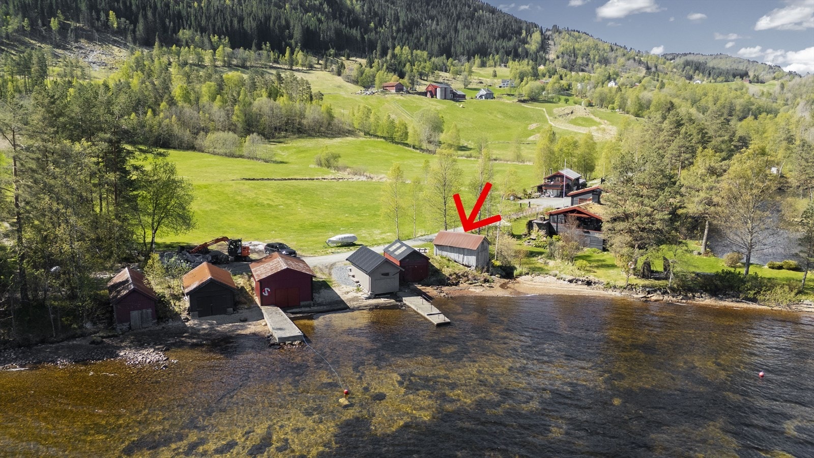 Eigedomen har naust nede ved Åsvatnet Galleribilde