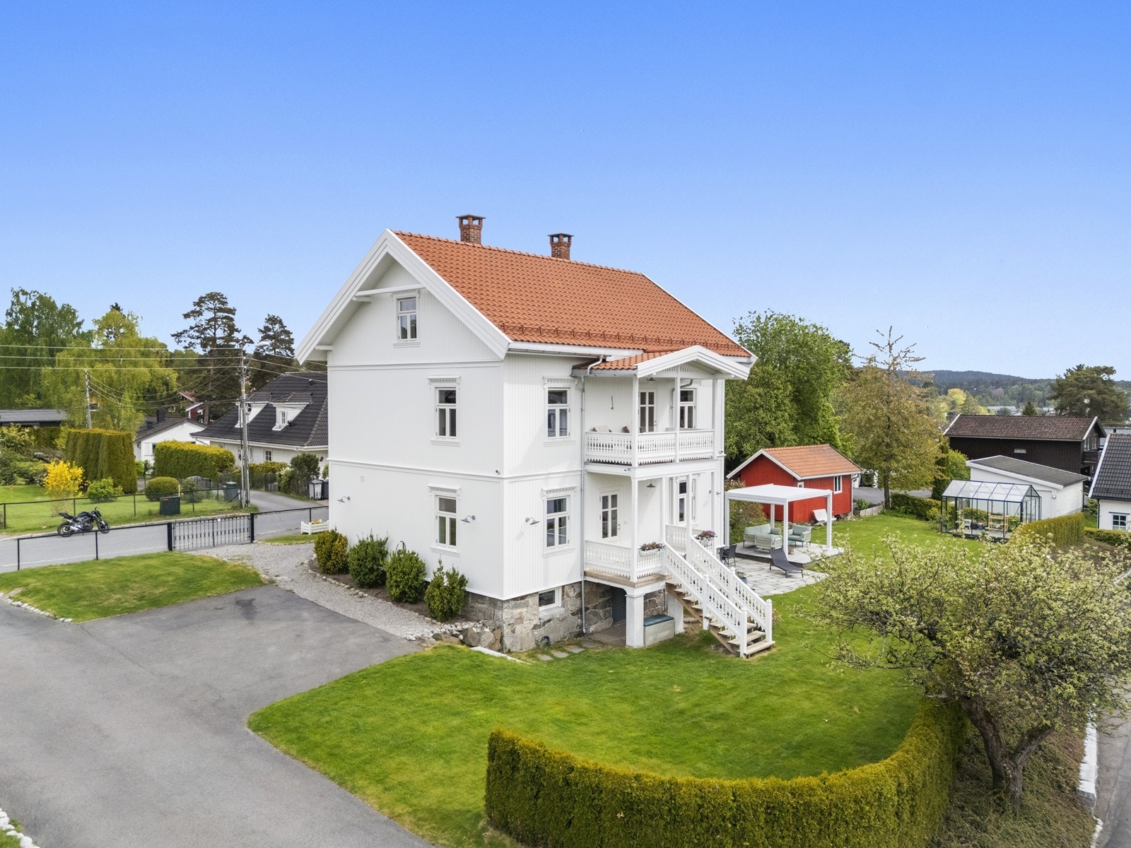 Enkel logistikk i hverdagen med kort vei til både barnehager, skole og dagligvare. Galleribilde