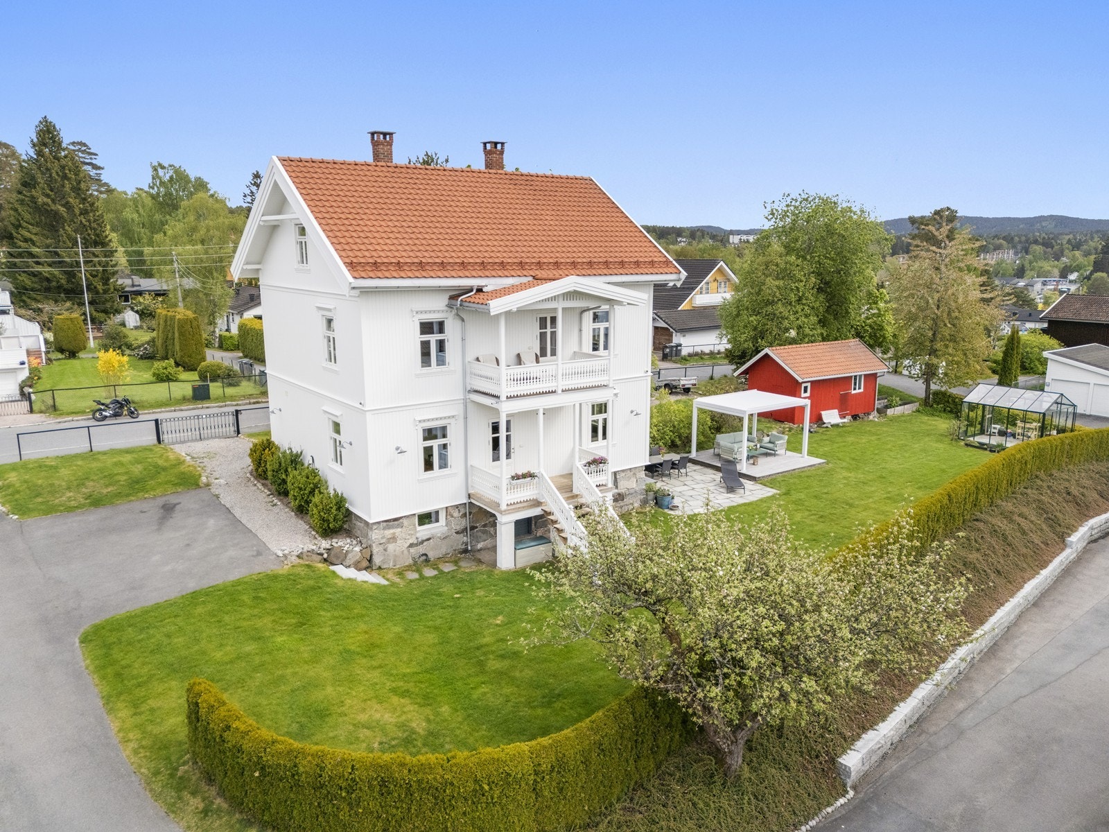 Fra Oppsal T-banestasjon, en kort spasertur unna, tar reisen til sentrum kun 15 minutter. Galleribilde