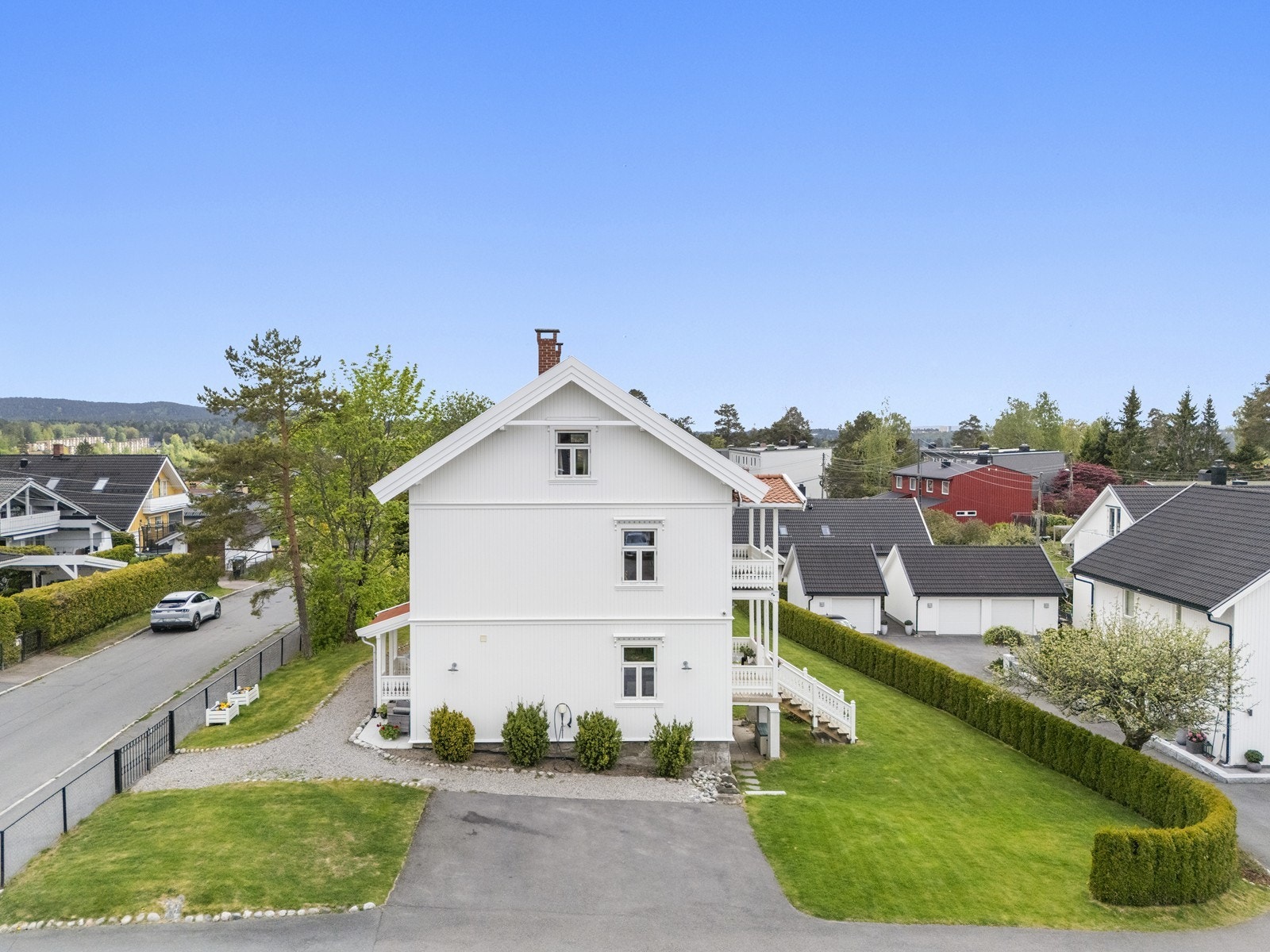 Oppsal skole for 1. til 10. trinn ligger kun en trygg spasertur unna. Galleribilde