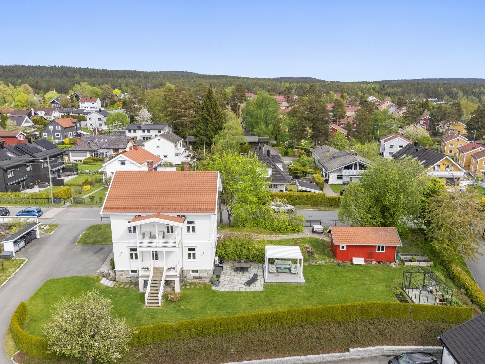 Beliggenheten kombinerer nærhet til marka med kort reisevei til sentrum. Galleribilde