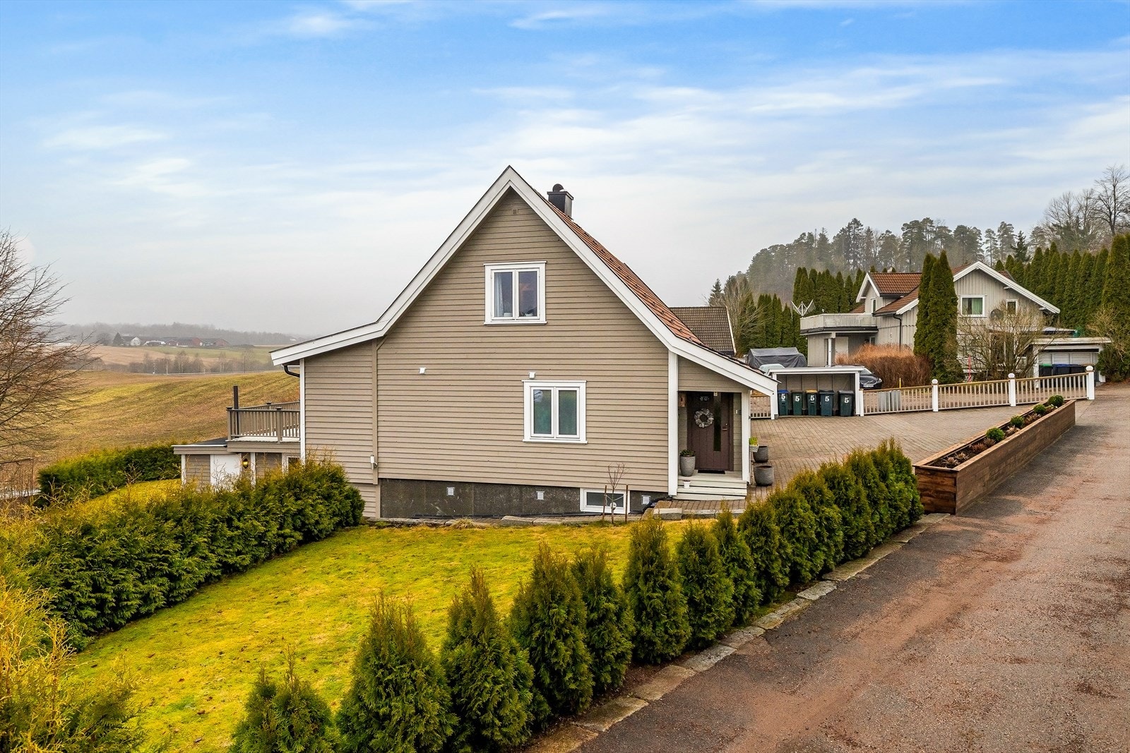 Hovedinngangen til boligen. Galleribilde