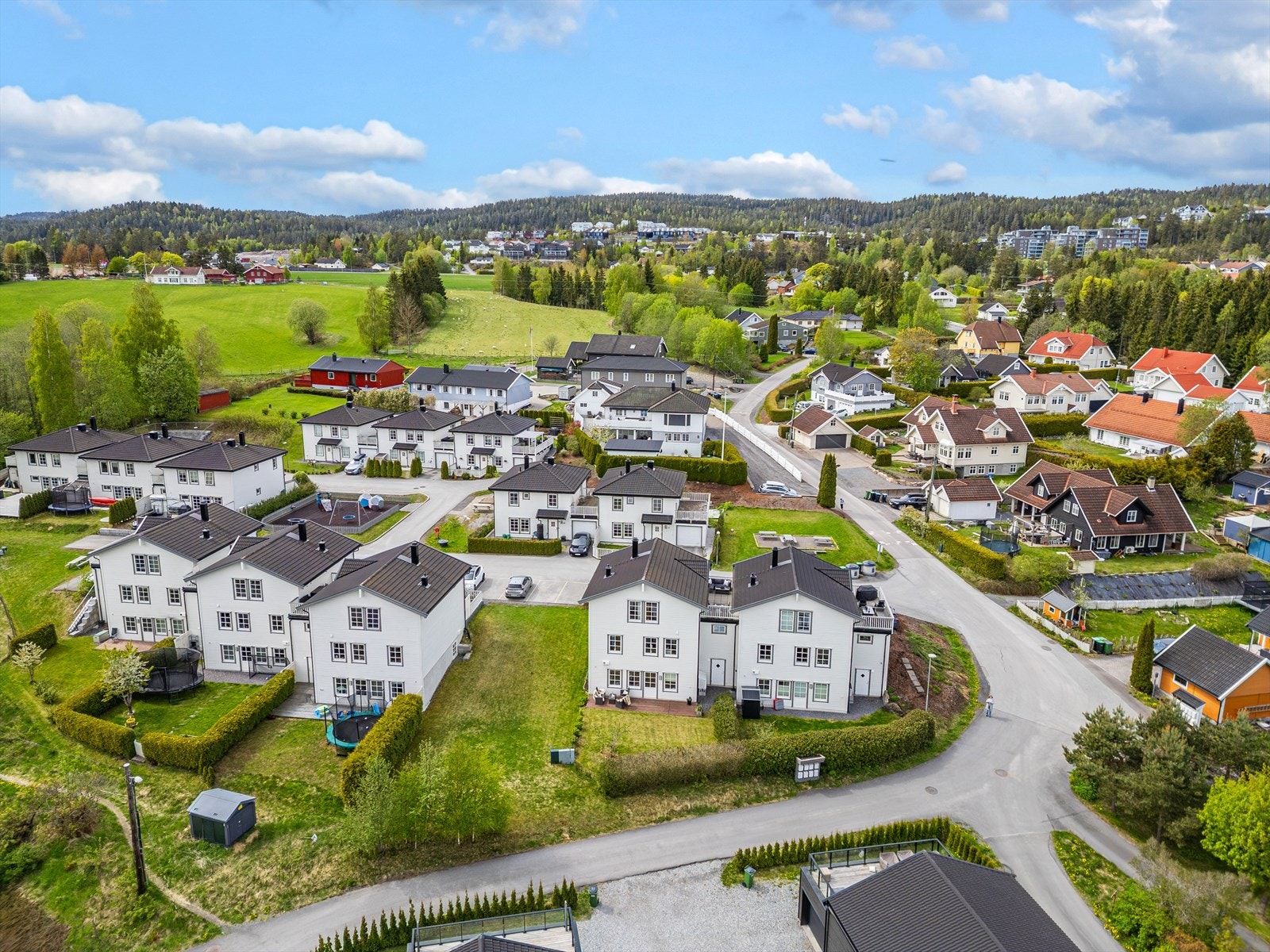 Marikollen idrettspark med alpinbakke og skøytebane ligger like i nærheten. Galleribilde