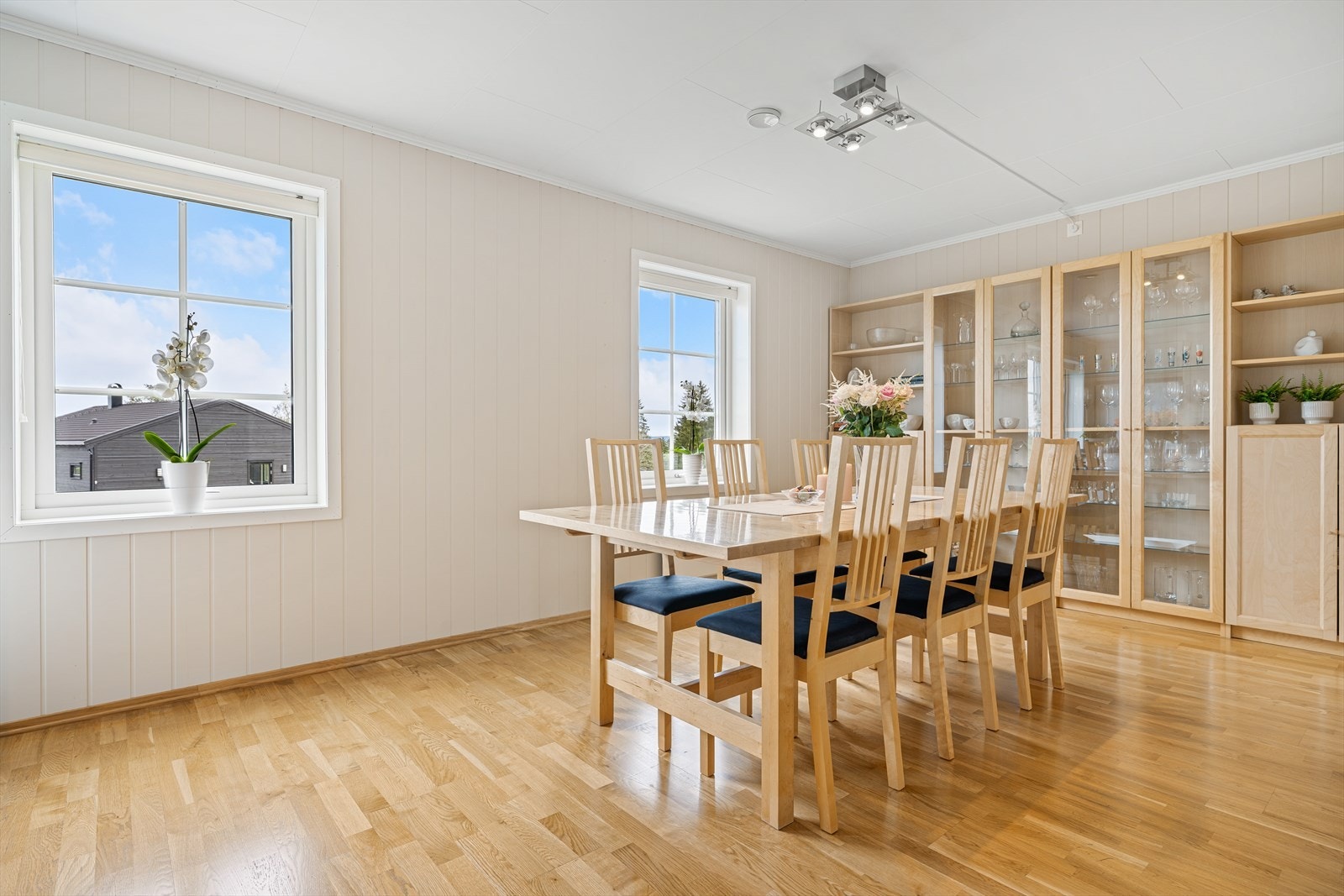 Inntegnet soverom er i dag åpnet opp og inntatt som del av kjøkkenet. Vegg er fjernet. Galleribilde
