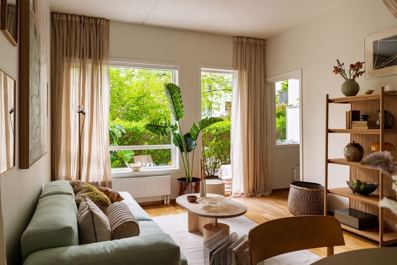 Balansert ventilasjon og fjernvarme sørger for et sunt og godt inneklima i hele boligen. Galleribilde